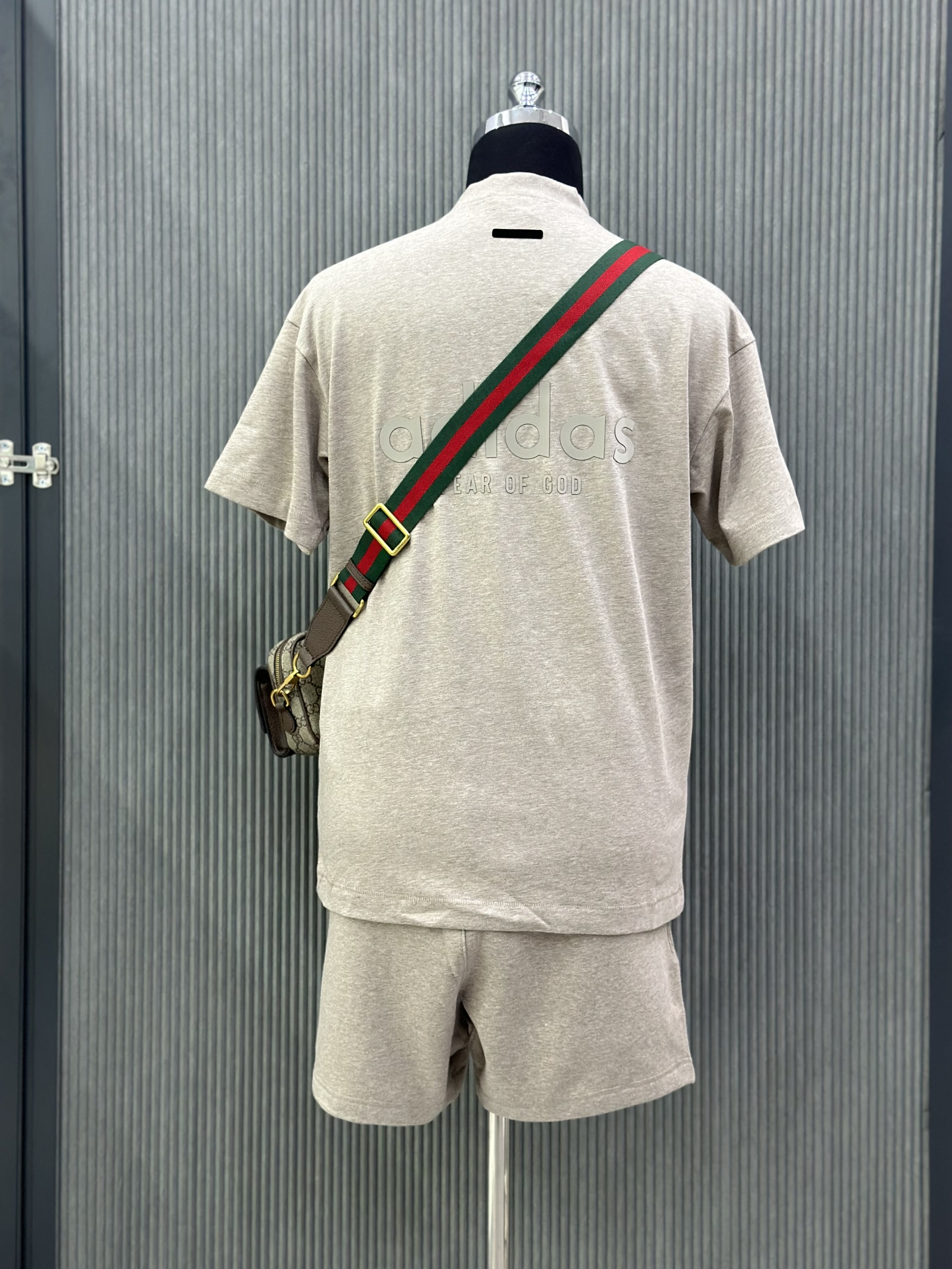 Bộ, Set hè cổ V Adidas A Nâu nhạt logo chữ basic Like Auth on web VTN