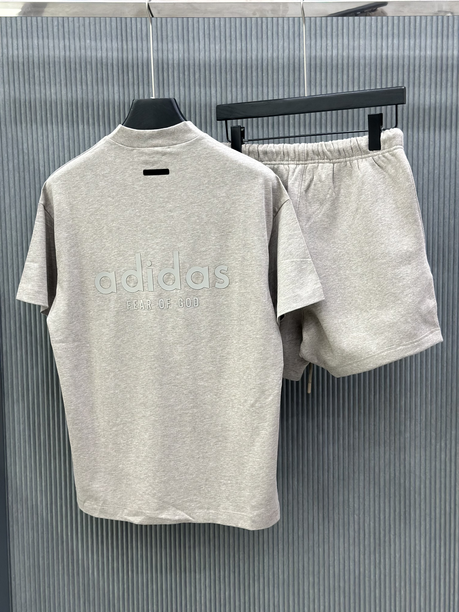 Bộ, Set hè cổ V Adidas A Nâu nhạt logo chữ basic Like Auth on web VTN