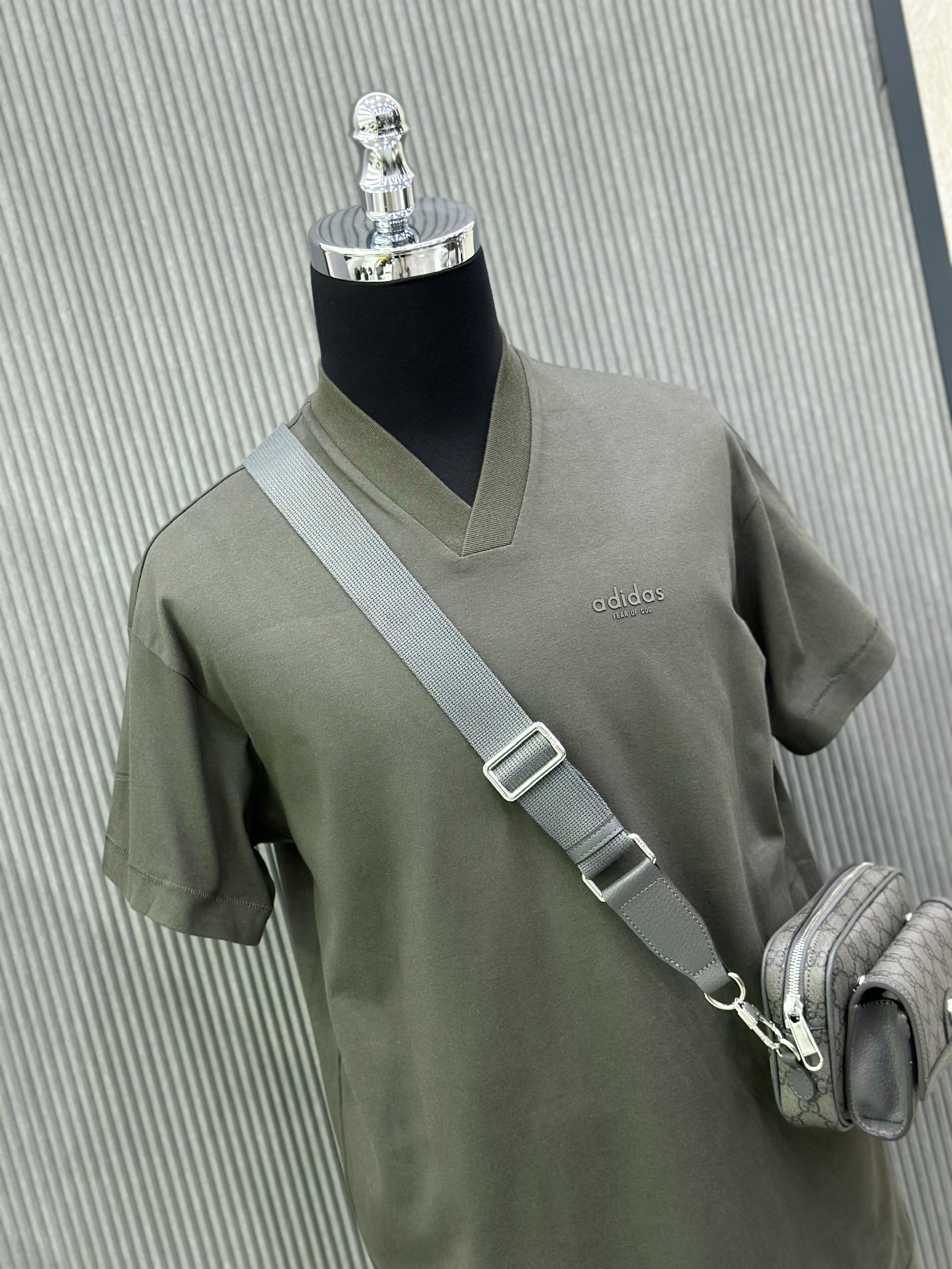Bộ, Set hè cổ V Adidas A Xanh rêu logo chữ basic Like Auth on web VTN