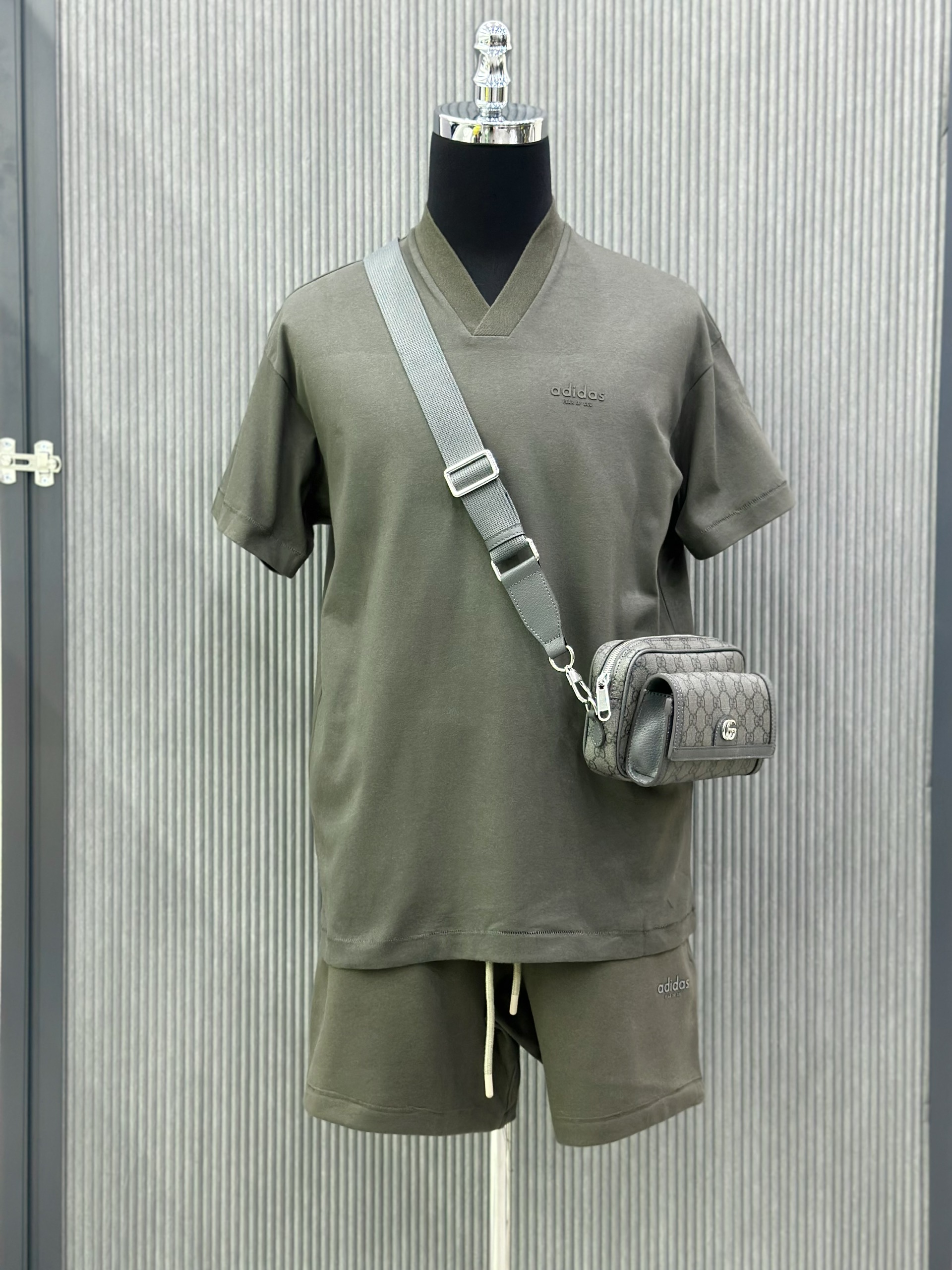 Bộ, Set hè cổ V Adidas A Xanh rêu logo chữ basic Like Auth on web VTN
