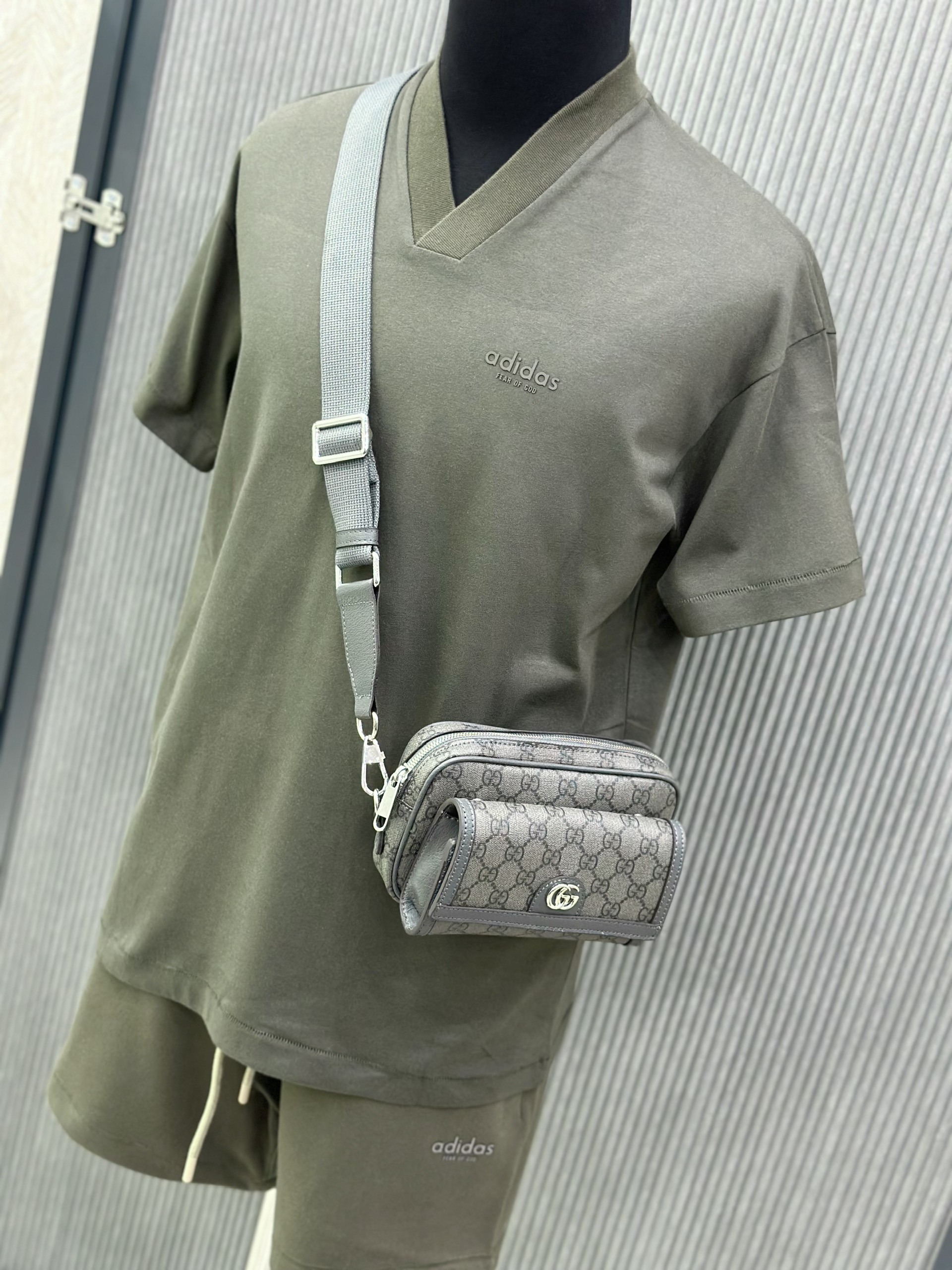 Bộ, Set hè cổ V Adidas A Xanh rêu logo chữ basic Like Auth on web VTN