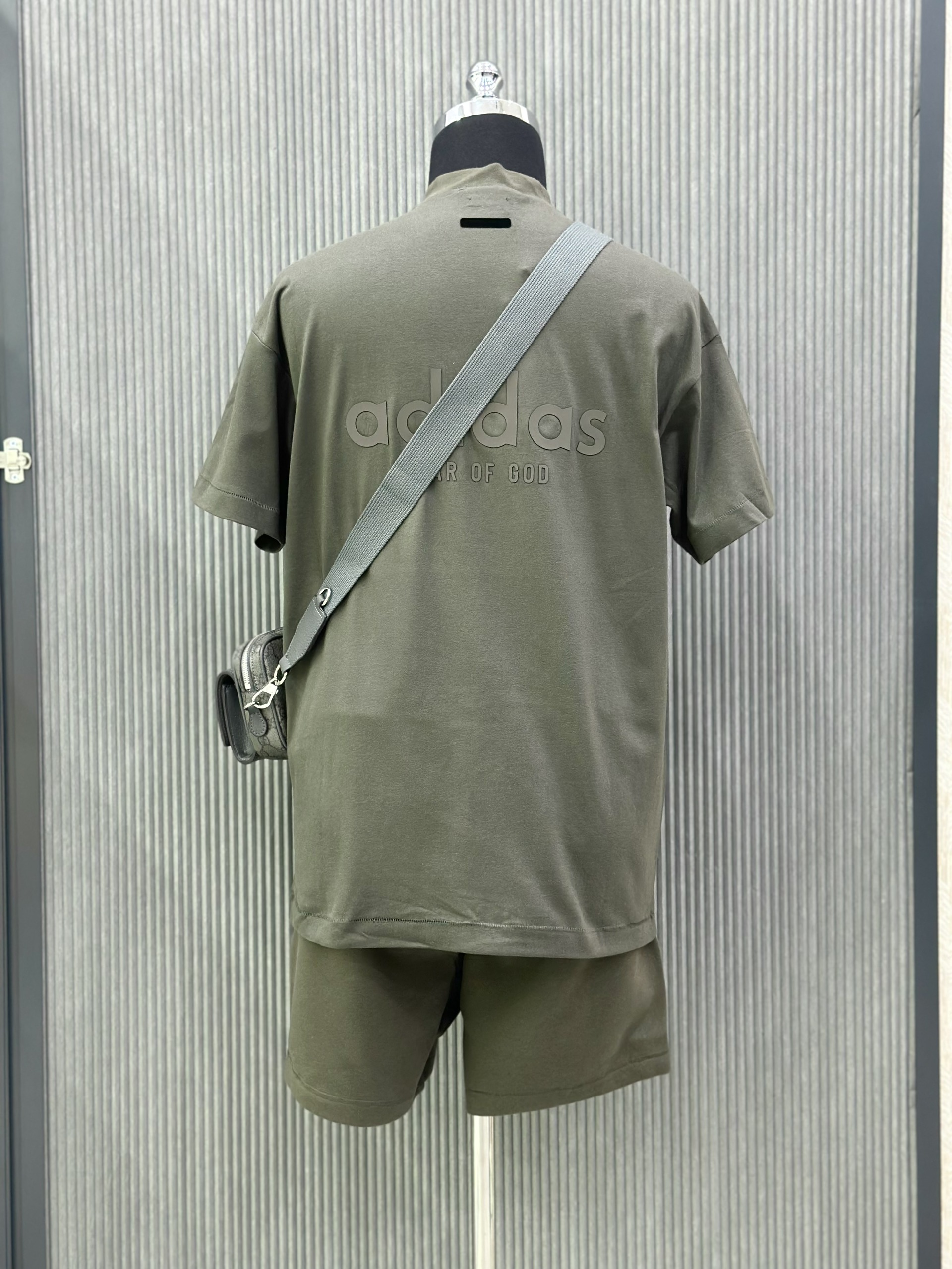 Bộ, Set hè cổ V Adidas A Xanh rêu logo chữ basic Like Auth on web VTN