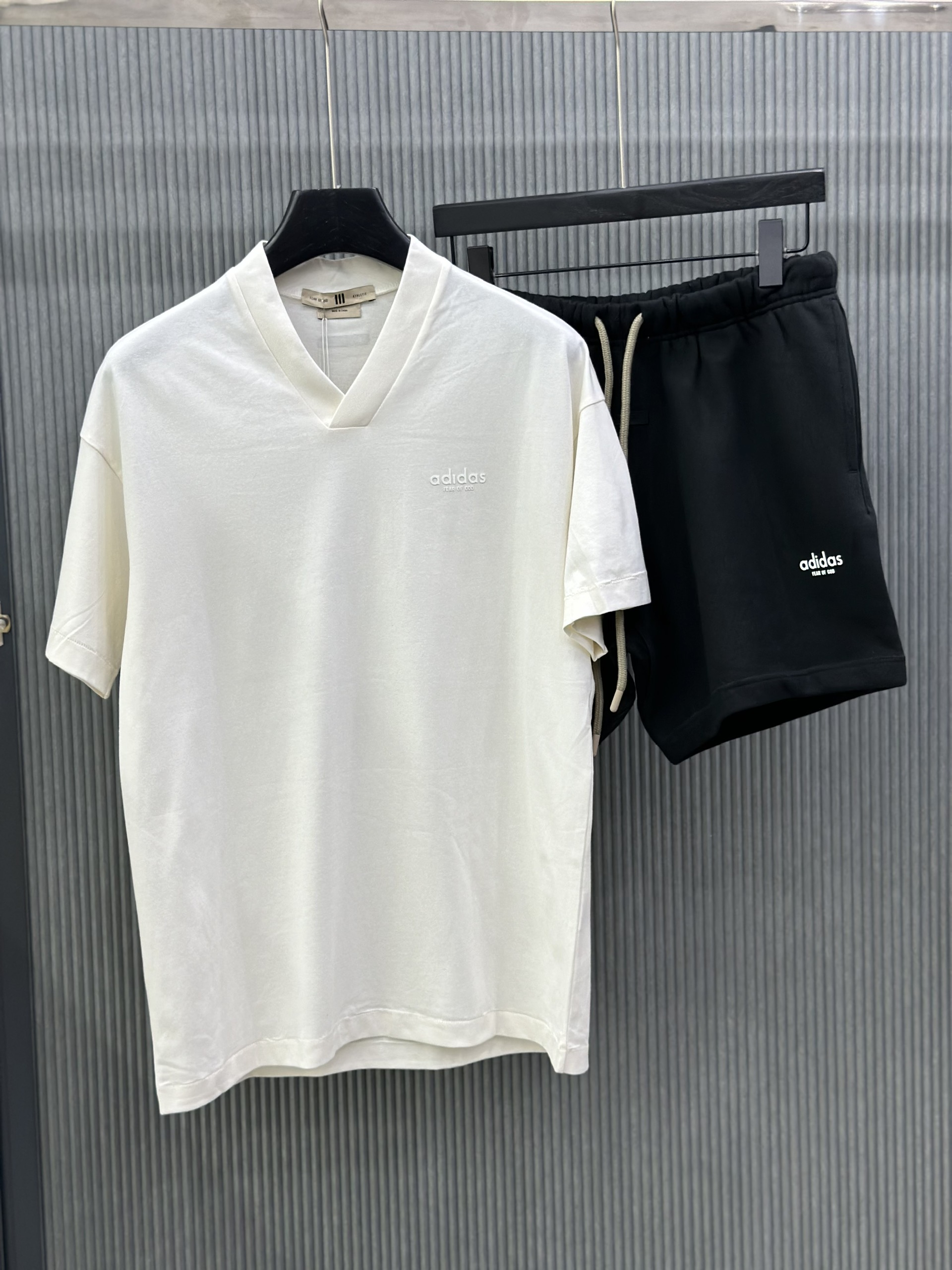 Bộ, Set hè cổ V Adidas Be logo chữ basic Like Auth on web VTN