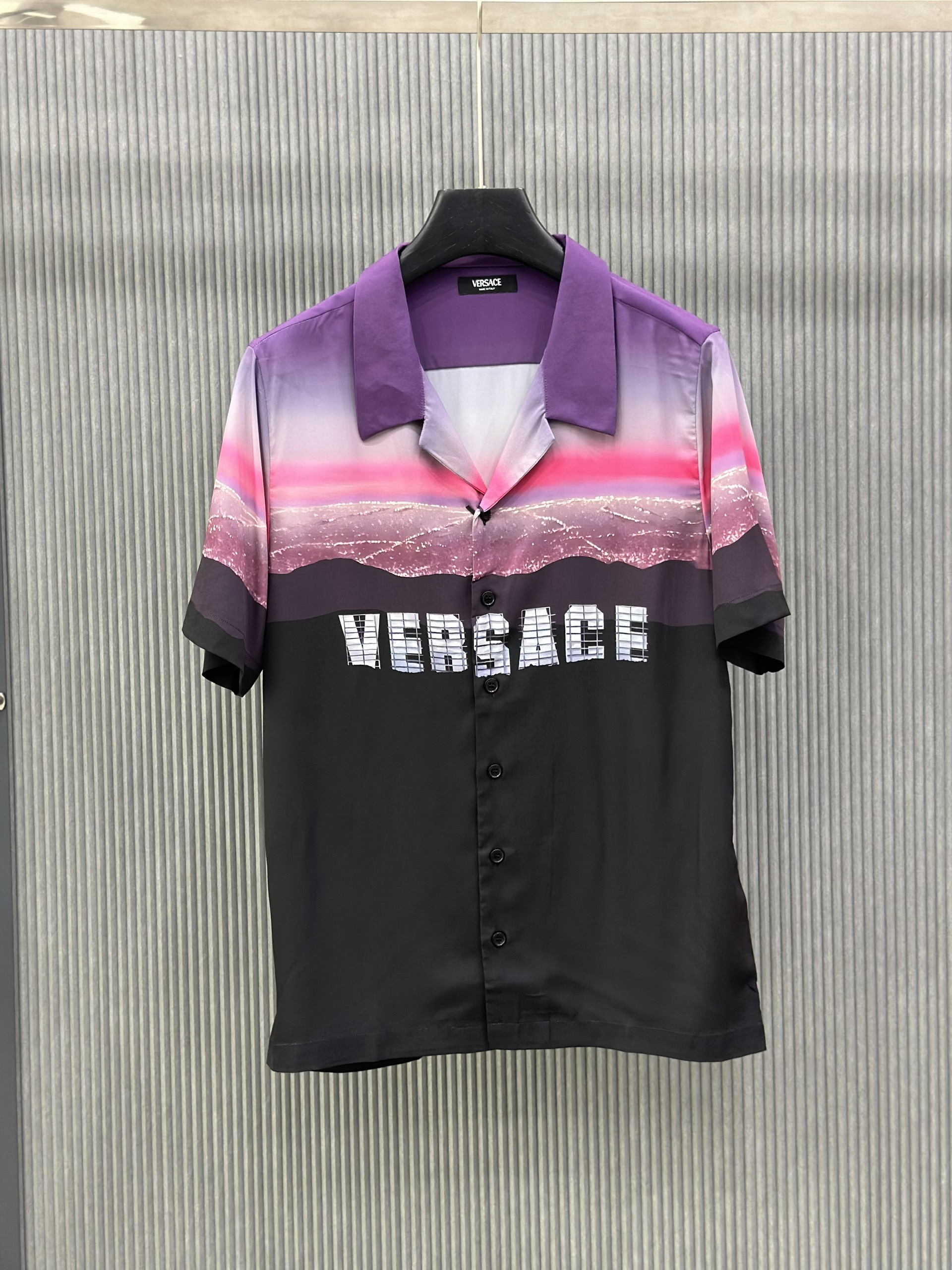 Áo sơ mi cộc tay lụa Versace họa tiết phối màu Like Auth on web VTN