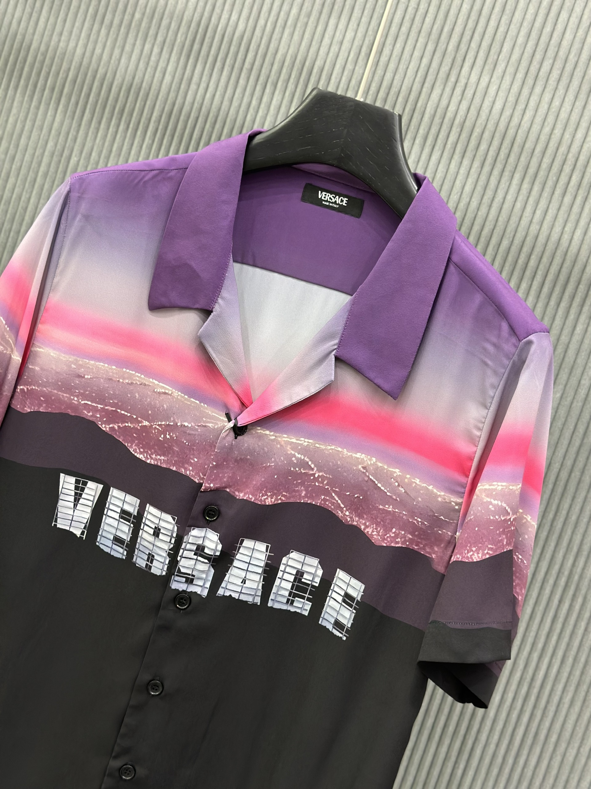 Áo sơ mi cộc tay lụa Versace họa tiết phối màu Like Auth on web VTN