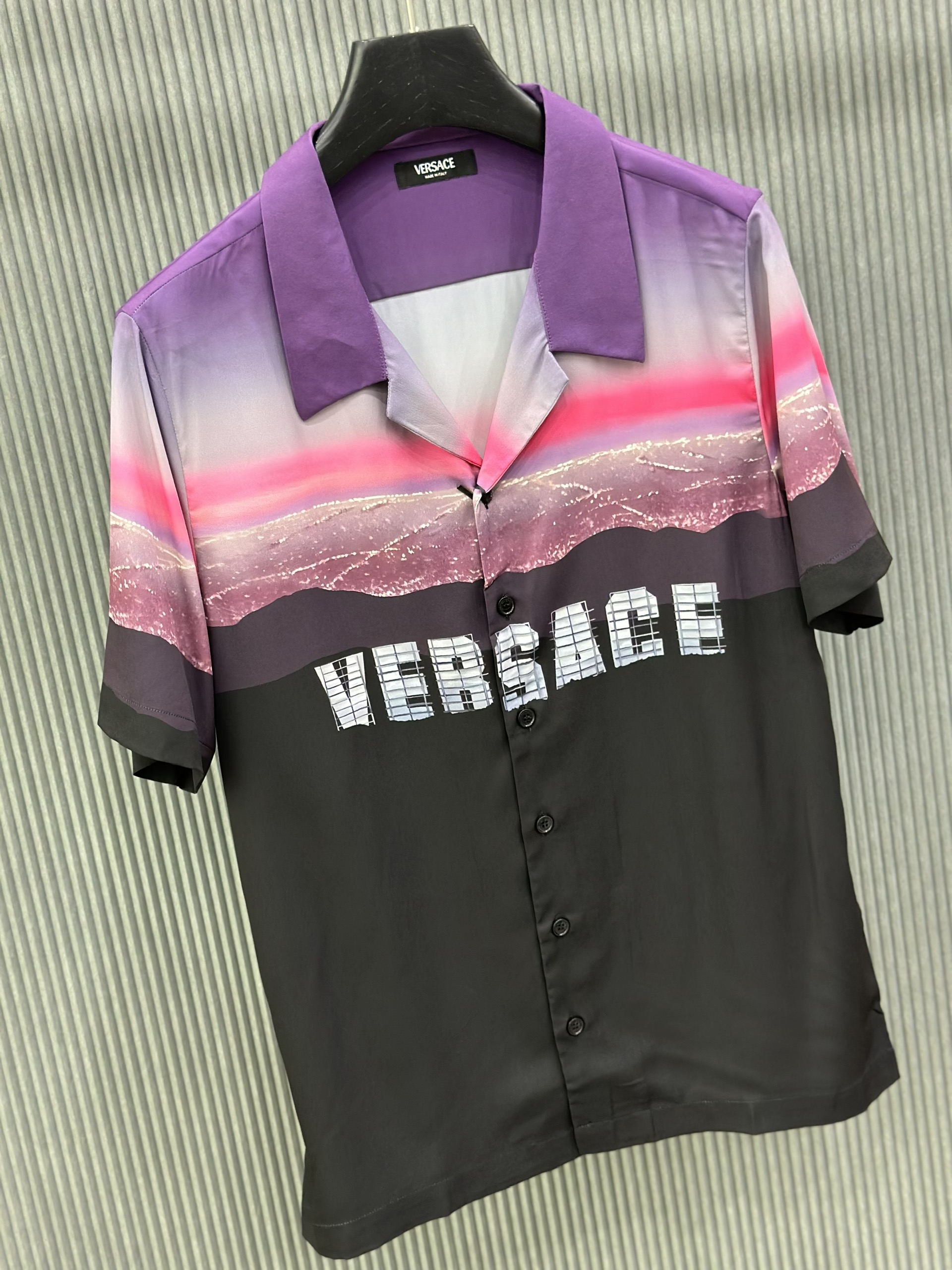 Áo sơ mi cộc tay lụa Versace họa tiết phối màu Like Auth on web VTN
