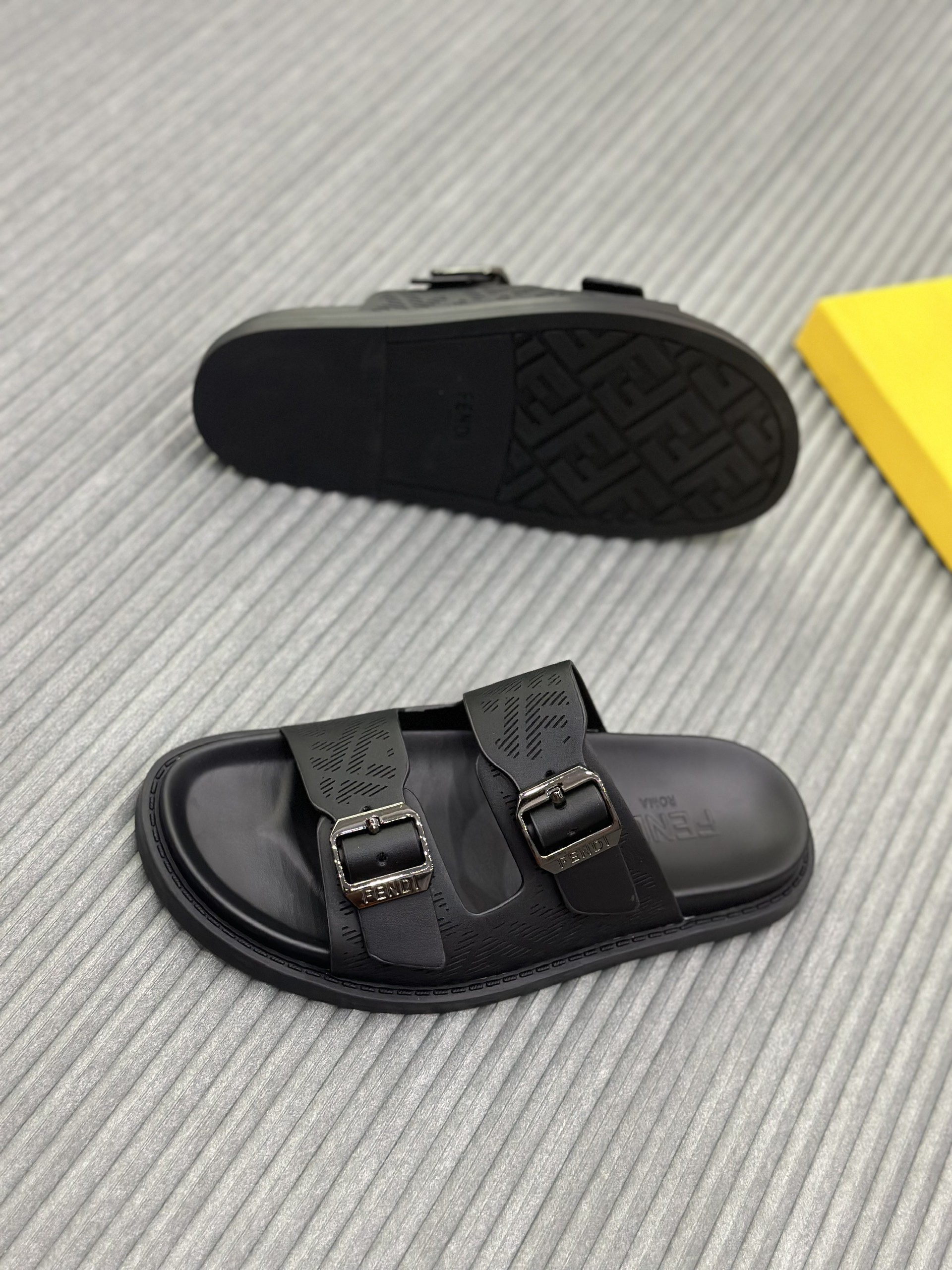 Dép lê quai ngang cài Fendi FF Đen kẻ sọc Like Auth on web fullbox bill thẻ VTN
