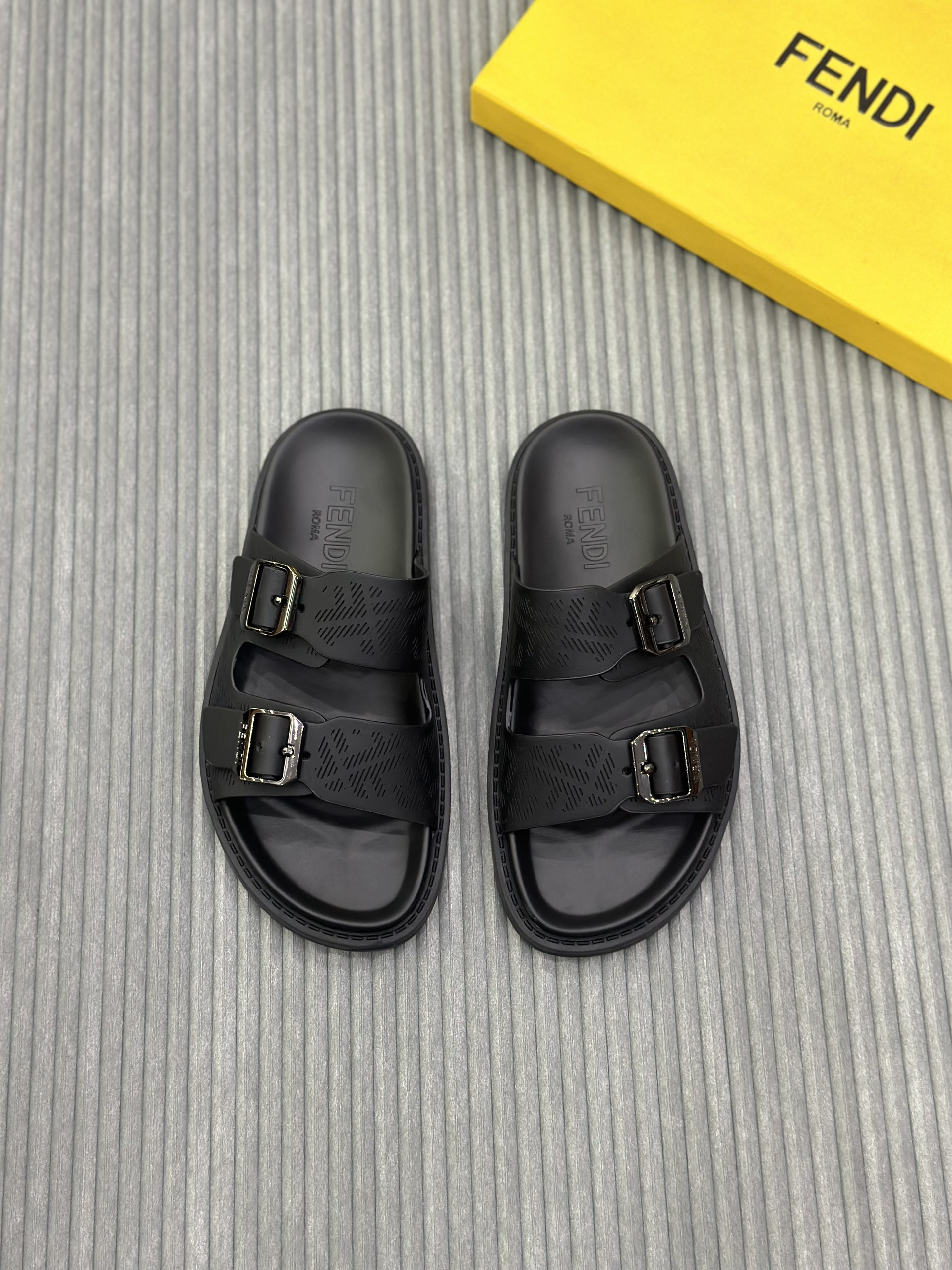 Dép lê quai ngang cài Fendi FF Đen kẻ sọc Like Auth on web fullbox bill thẻ VTN