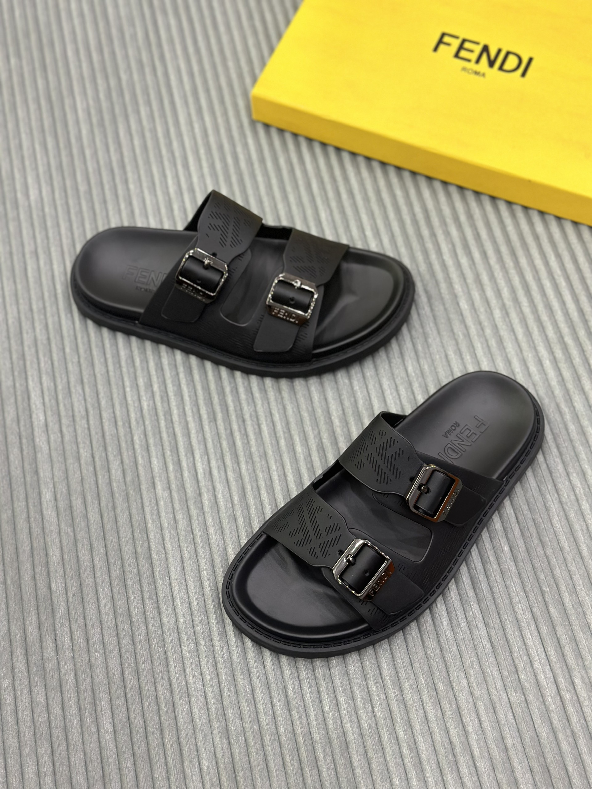 Dép lê quai ngang cài Fendi FF Đen kẻ sọc Like Auth on web fullbox bill thẻ VTN