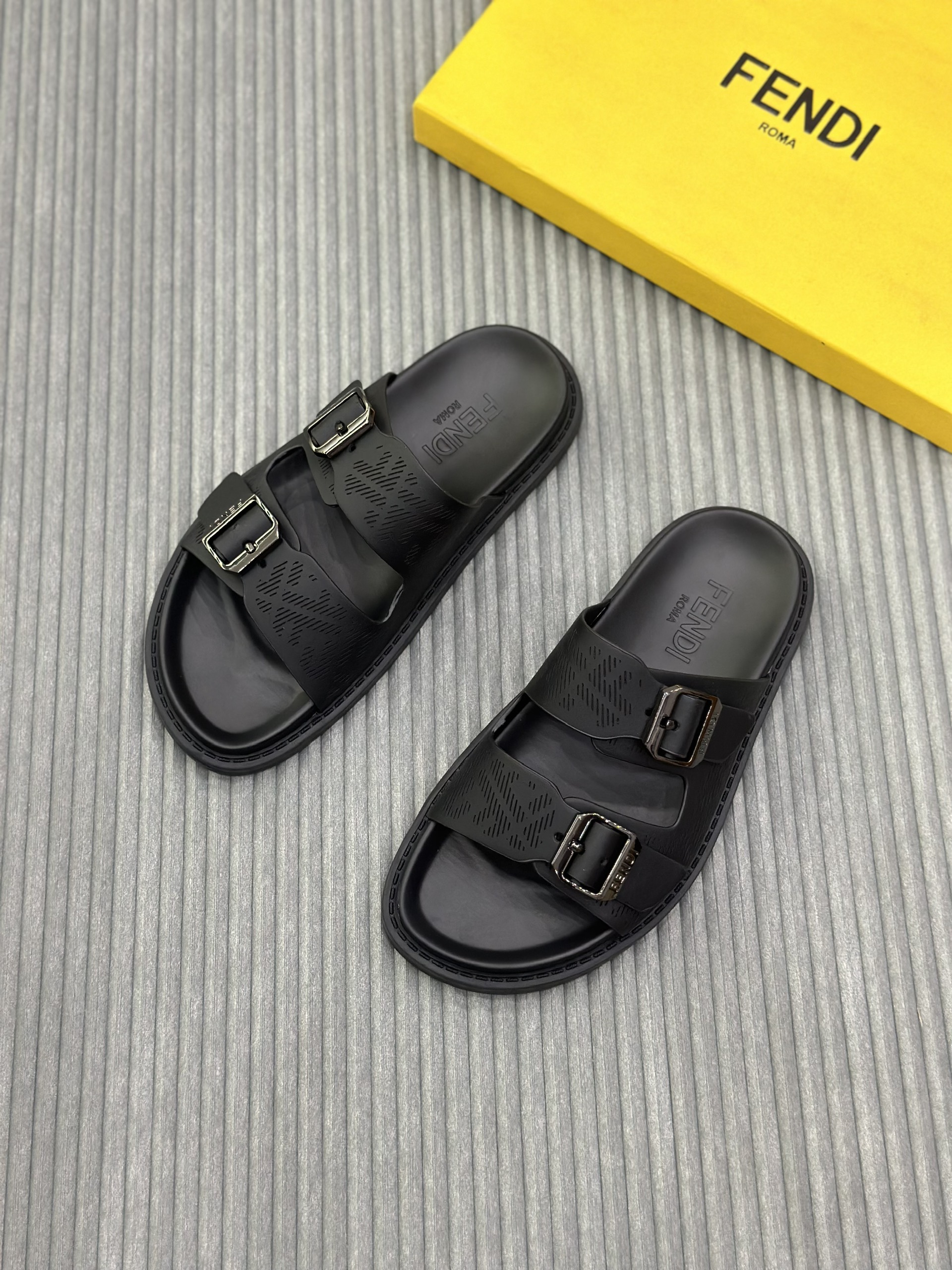 Dép lê quai ngang cài Fendi FF Đen kẻ sọc Like Auth on web fullbox bill thẻ VTN