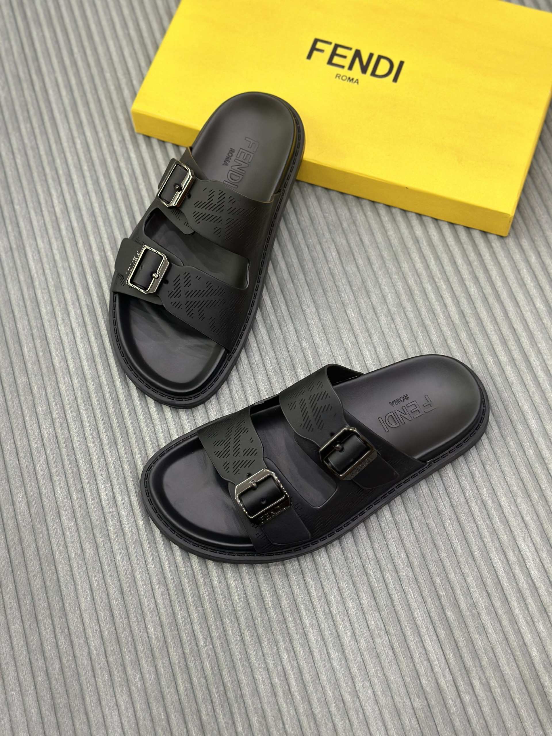 Dép lê quai ngang cài Fendi FF Đen kẻ sọc Like Auth on web fullbox bill thẻ VTN