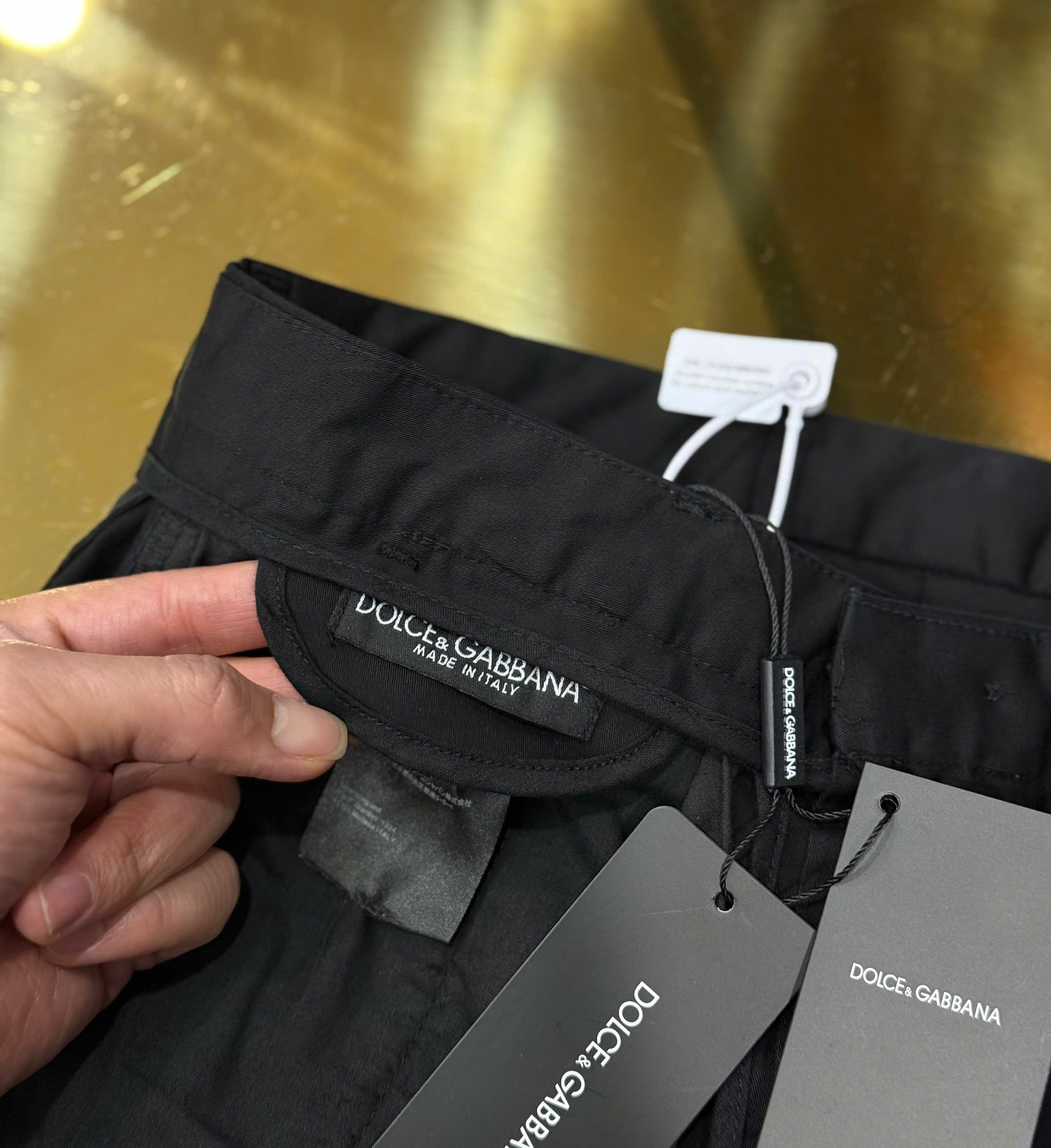 Quần short kaki Dolce Gabbana DG họa tiết logo DG Ong vàng thêu Like Auth 1-1 on web CD