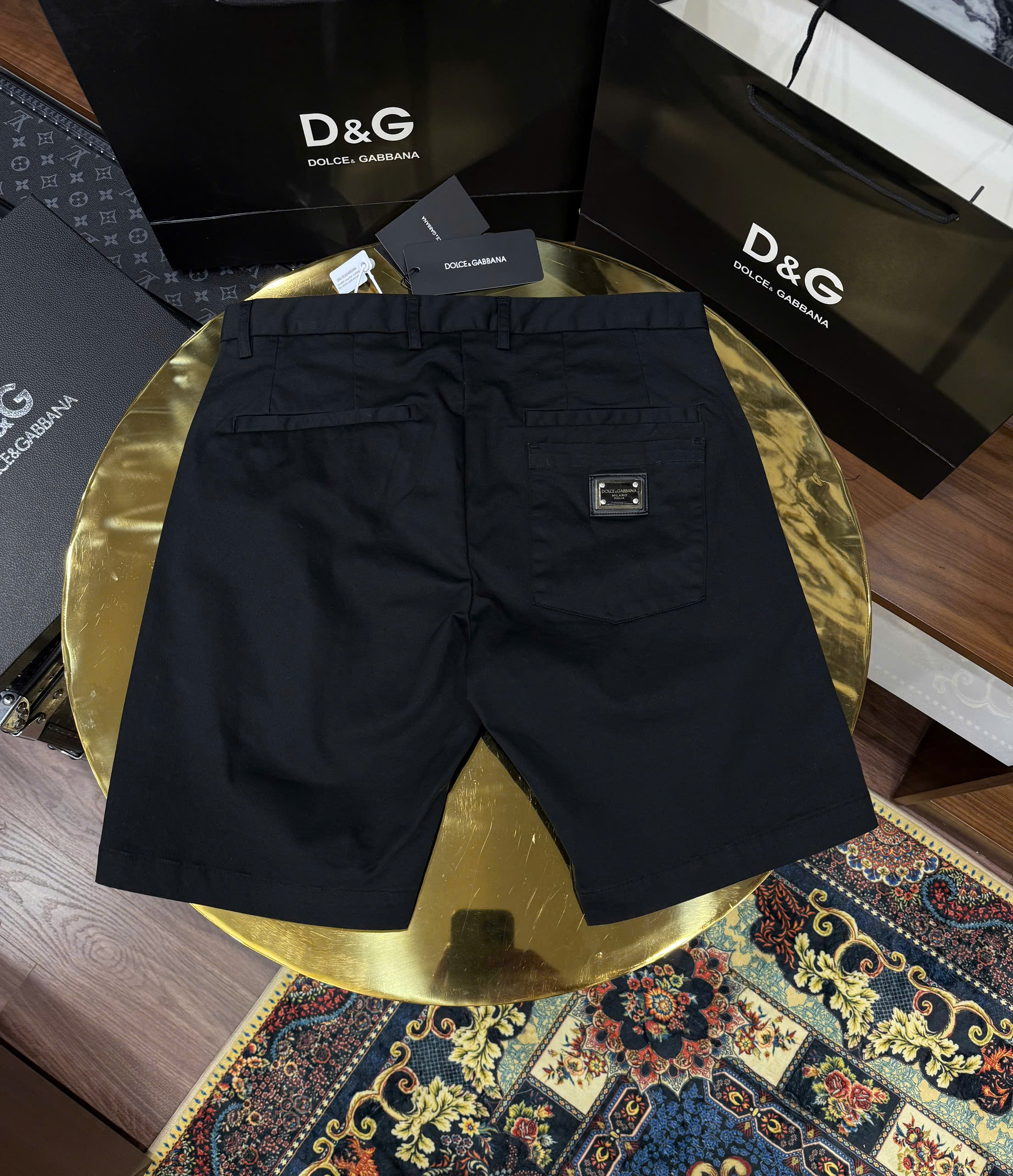 Quần short kaki Dolce Gabbana DG họa tiết logo DG Ong vàng thêu Like Auth 1-1 on web CD