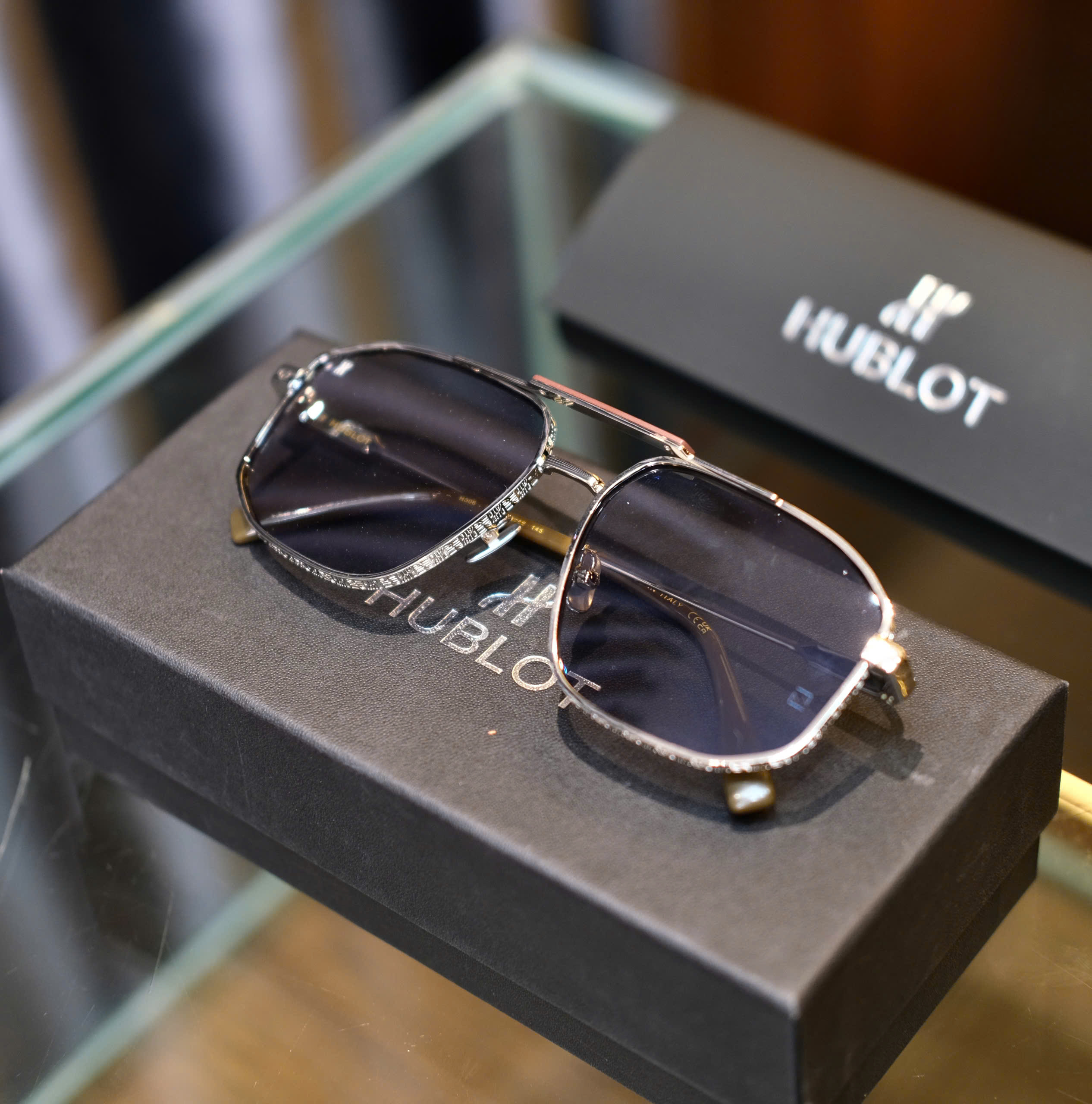 Kính mắt thời trang Hublot Đen gọng kim loại Like Auth on web fullbox DDT