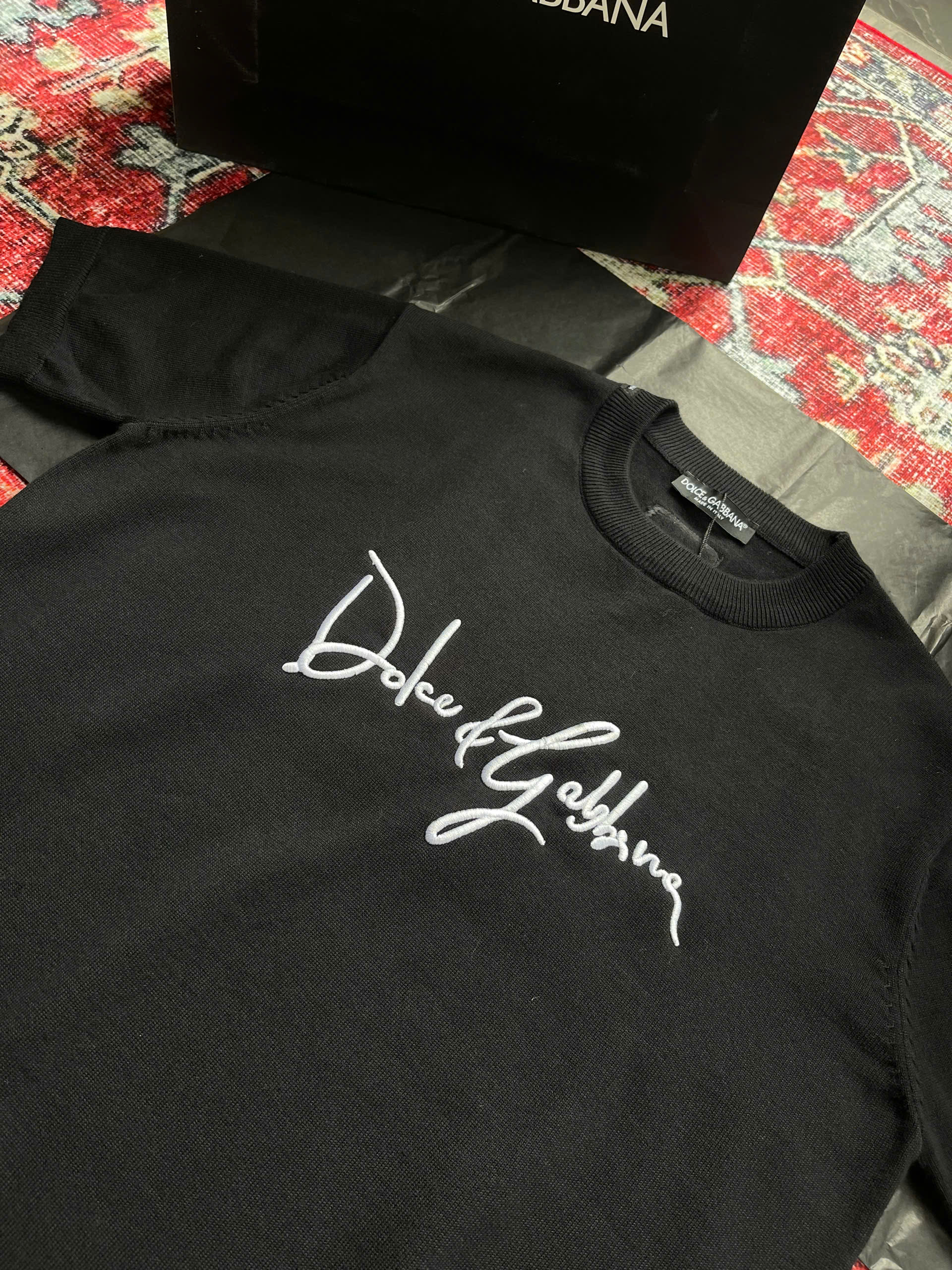 Áo phông T-shirt len Dolce Gabbana DG Đen logo chữ Trắng thêu nổi ngực Like Auth on web NV