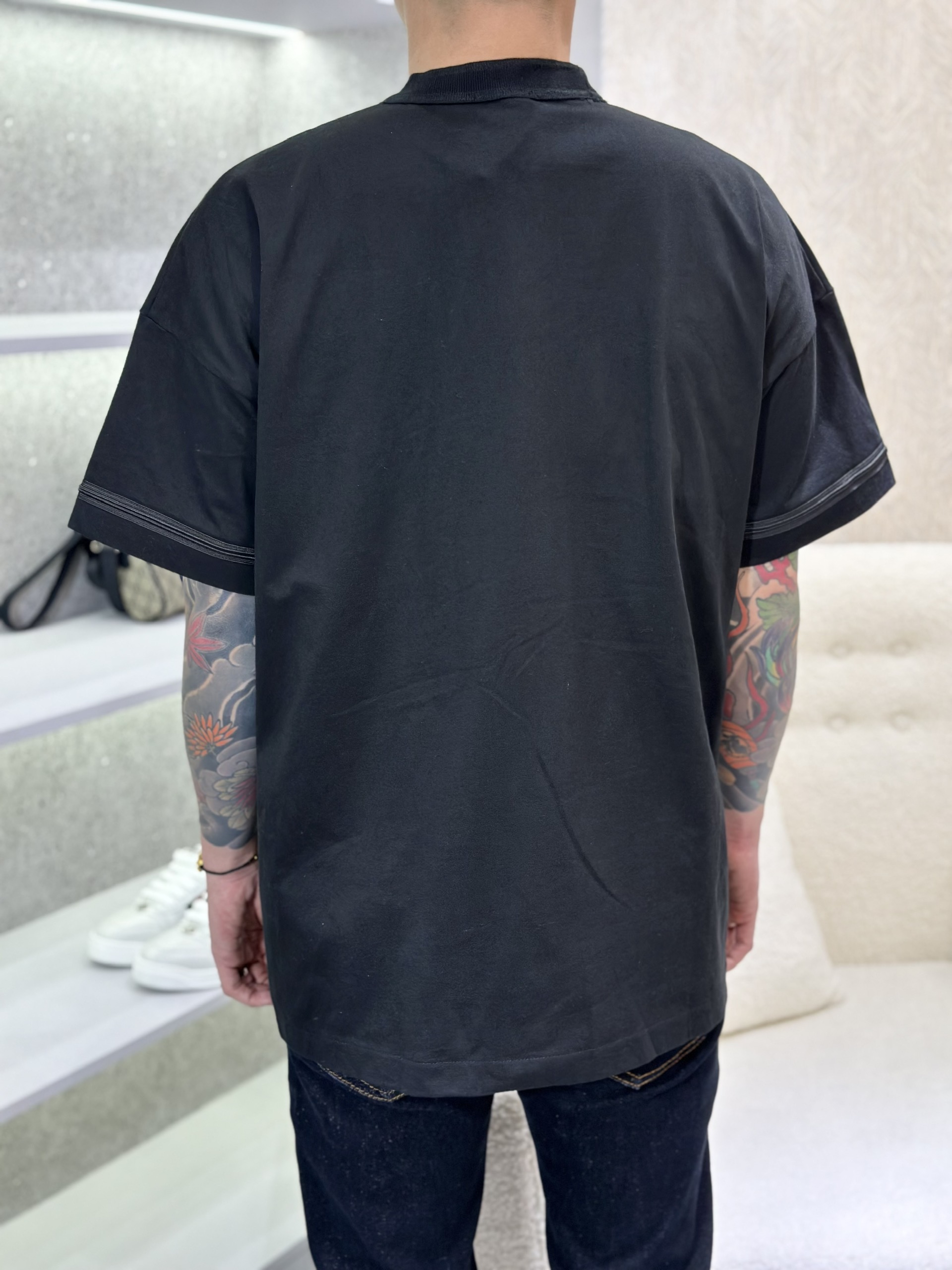 Áo phông T-shirt Dior Đen logo chữ thêu ngực Like Auth on web VTN