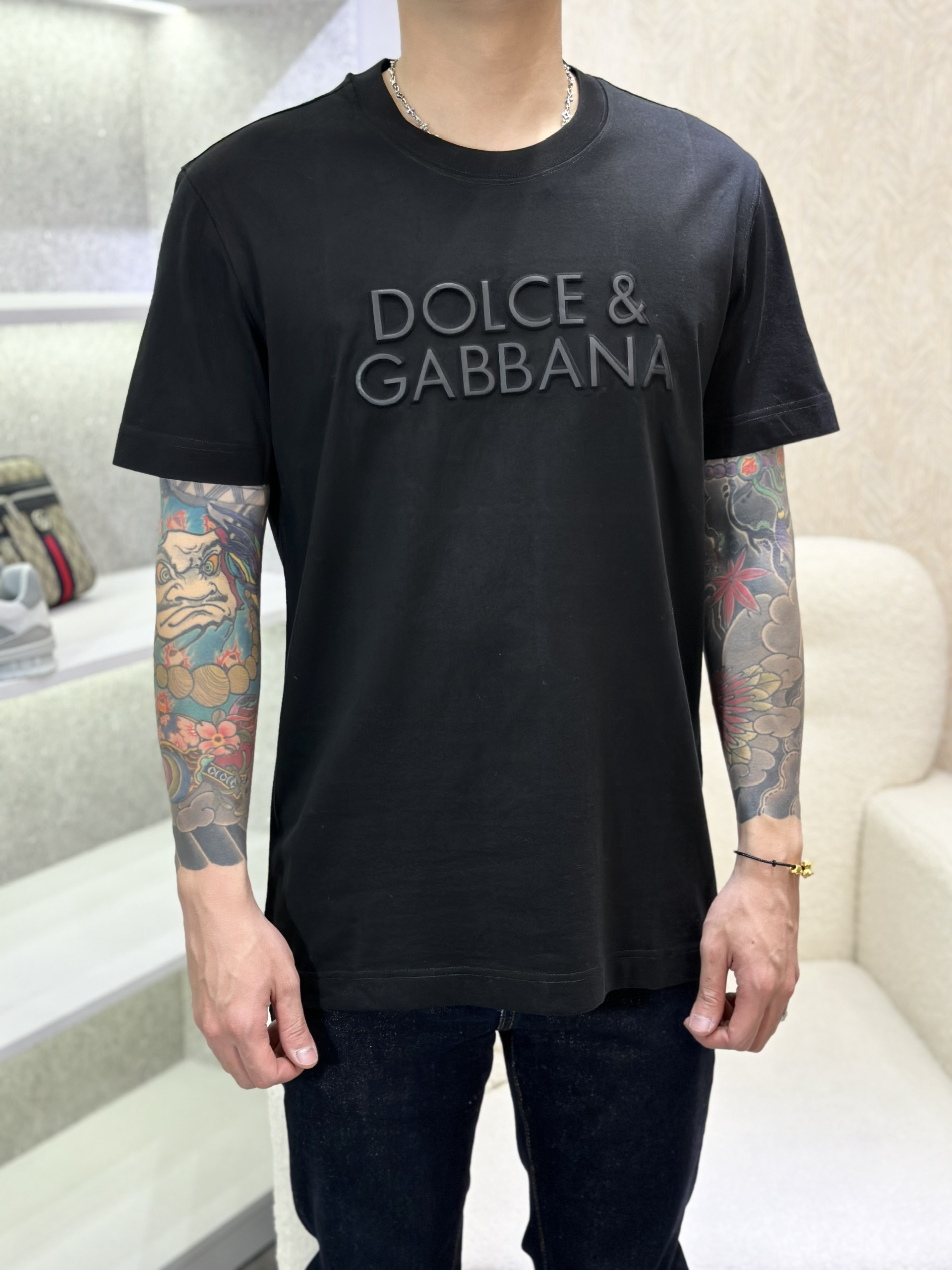 Áo phông T-shirt Dolce Gabbana DG Đen logo chữ nổi ngực Like Auth on web VTN