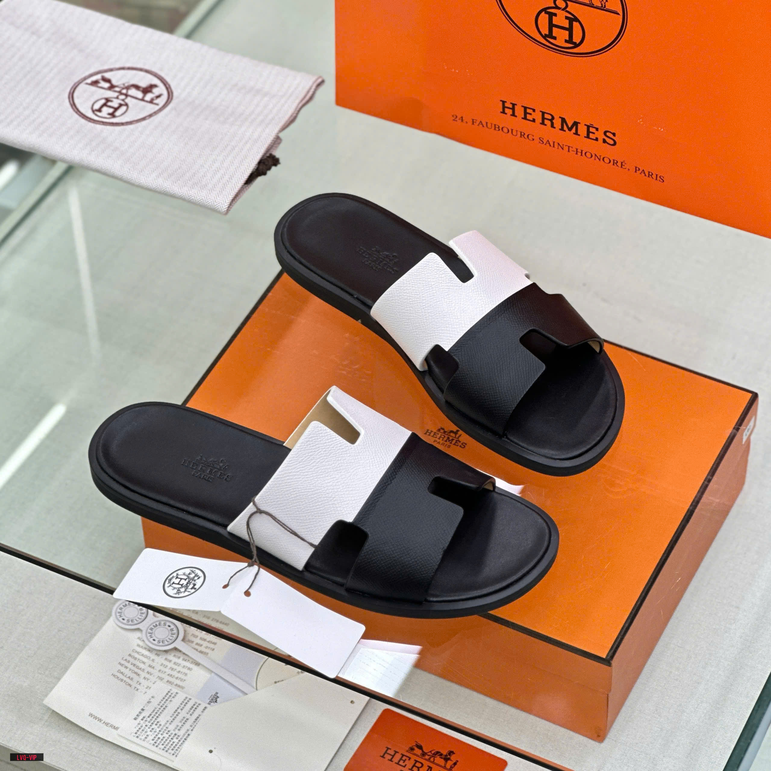 Dép lê quai ngang Hermes HM Đen phối Trắng trơn Like Auth on web fullbox bill thẻ LVQ