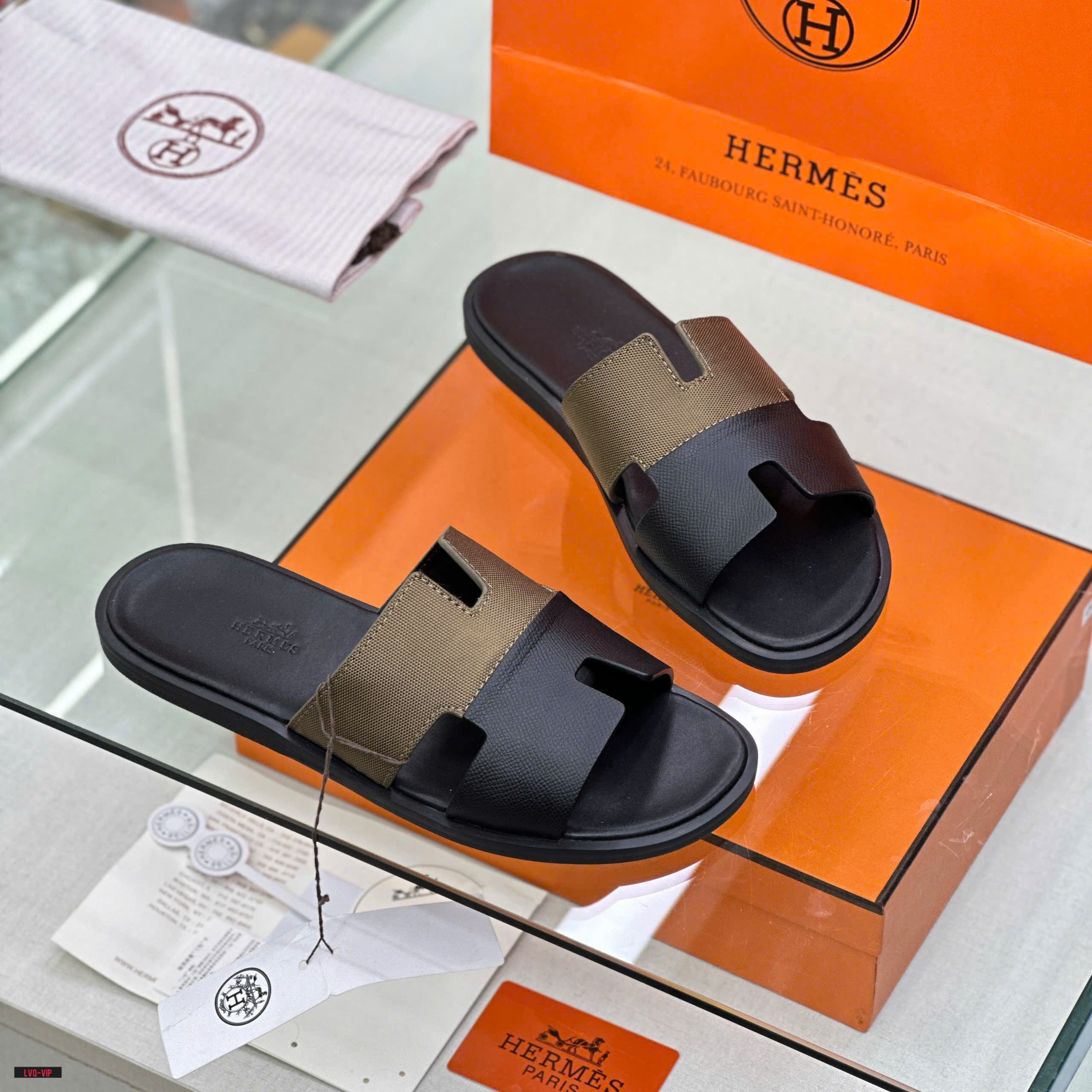Dép lê quai ngang Hermes HM Đen phối Nâu trơn Like Auth on web fullbox bill thẻ LVQ