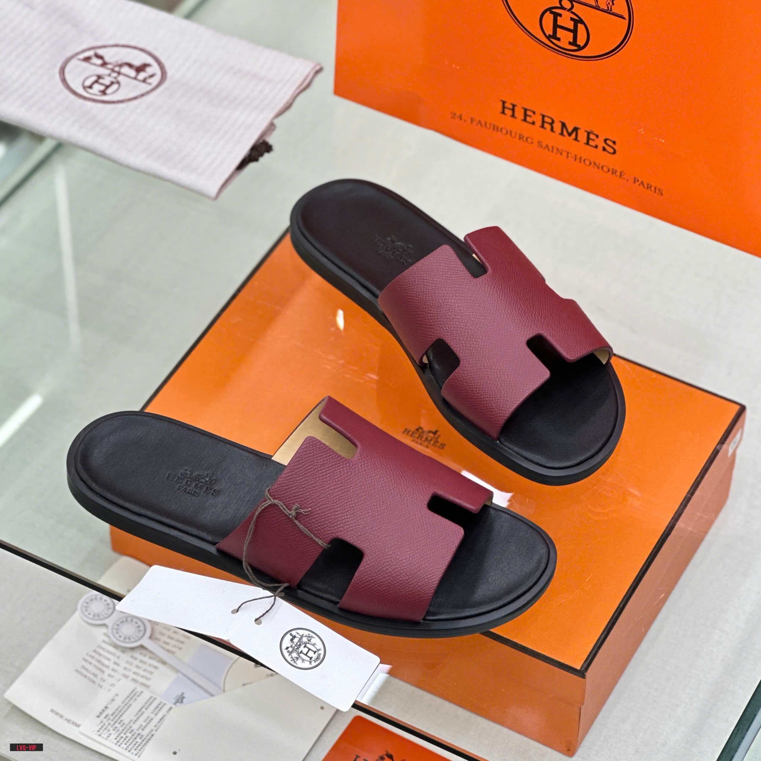 Dép lê quai ngang Hermes HM Đỏ đô trơn đế Đen Like Auth on web fullbox bill thẻ LVQ