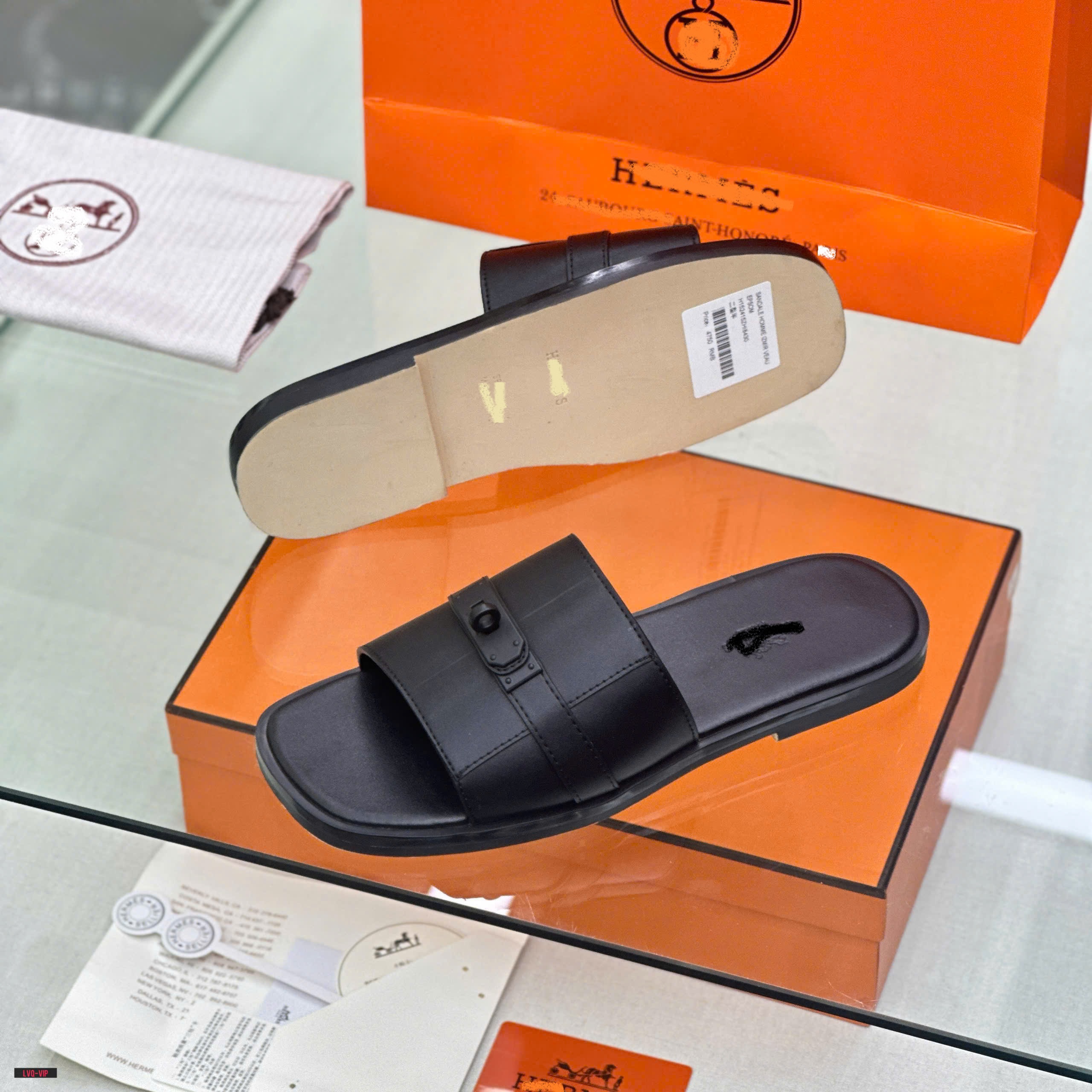 Dép lê quai ngang Hermes HM Đen trơn phối móc khóa vặn Đen Like Auth on web fullbox bill thẻ LVQ