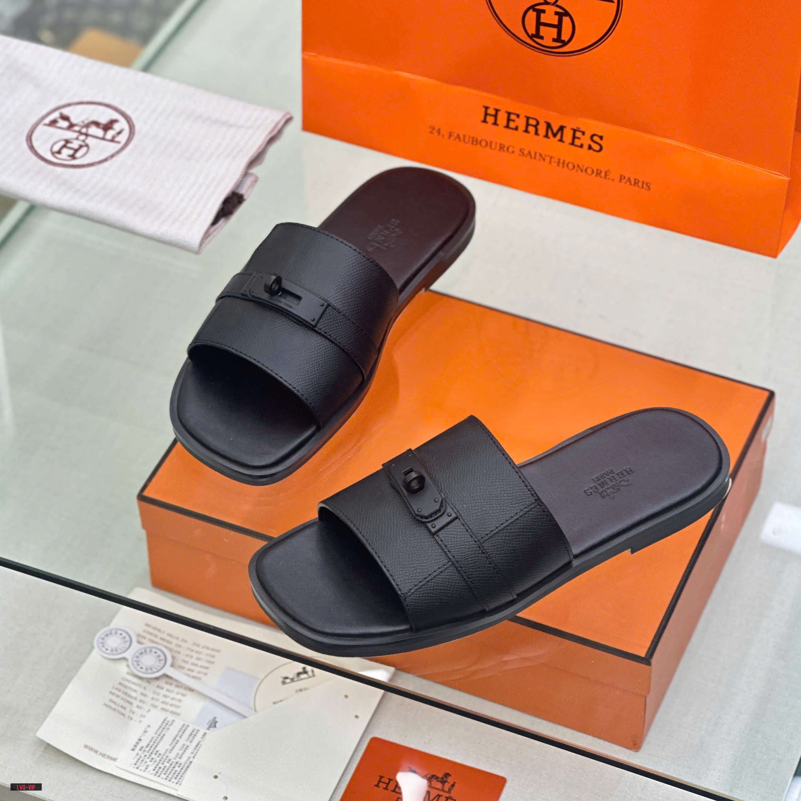 Dép lê quai ngang Hermes HM Đen sần phối móc khóa vặn Đen Like Auth on web fullbox bill thẻ LVQ