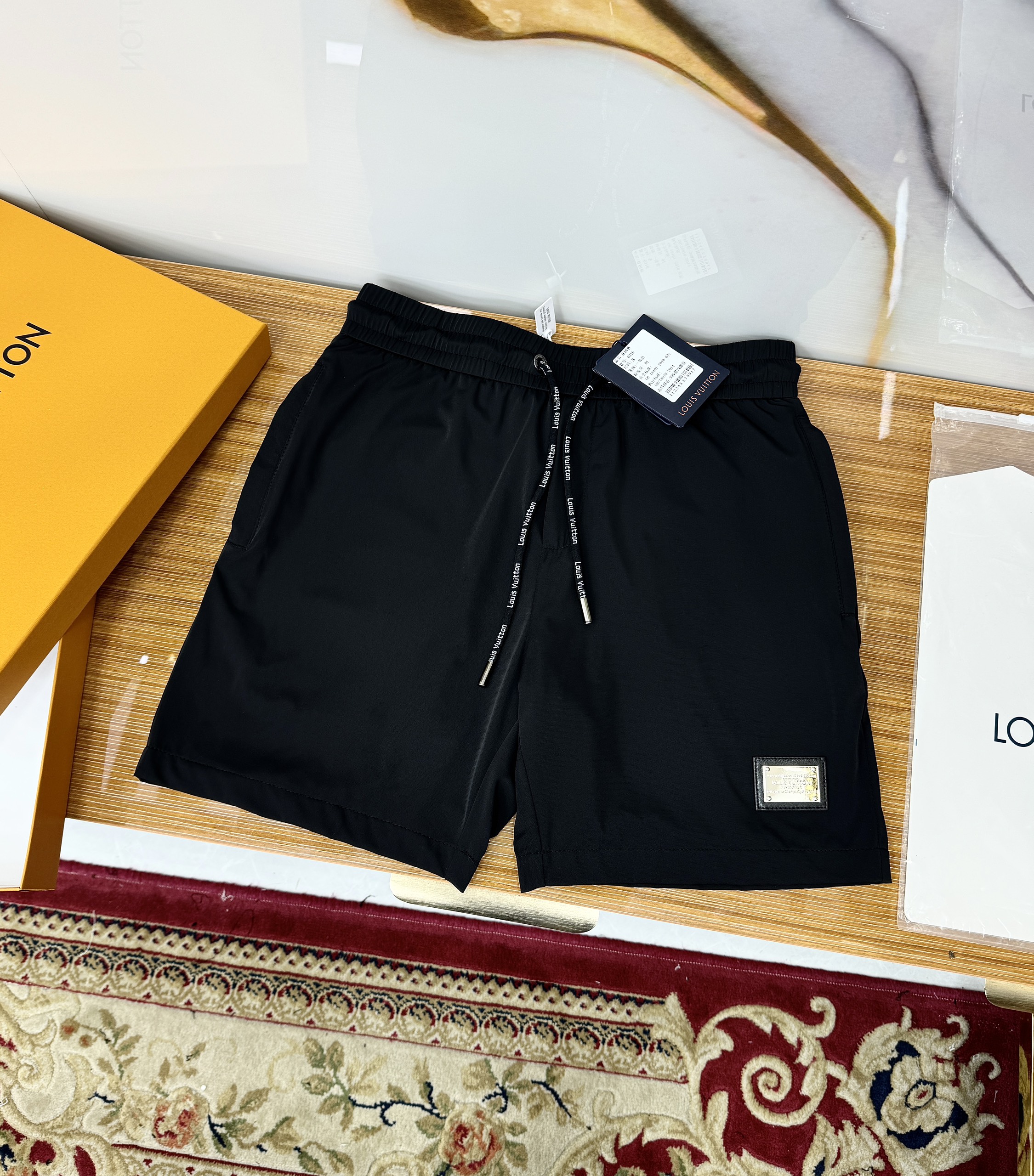 Quần short gió Louis Vuitton LV trơn tag vuông thêu Like Auth 1-1 on web CD