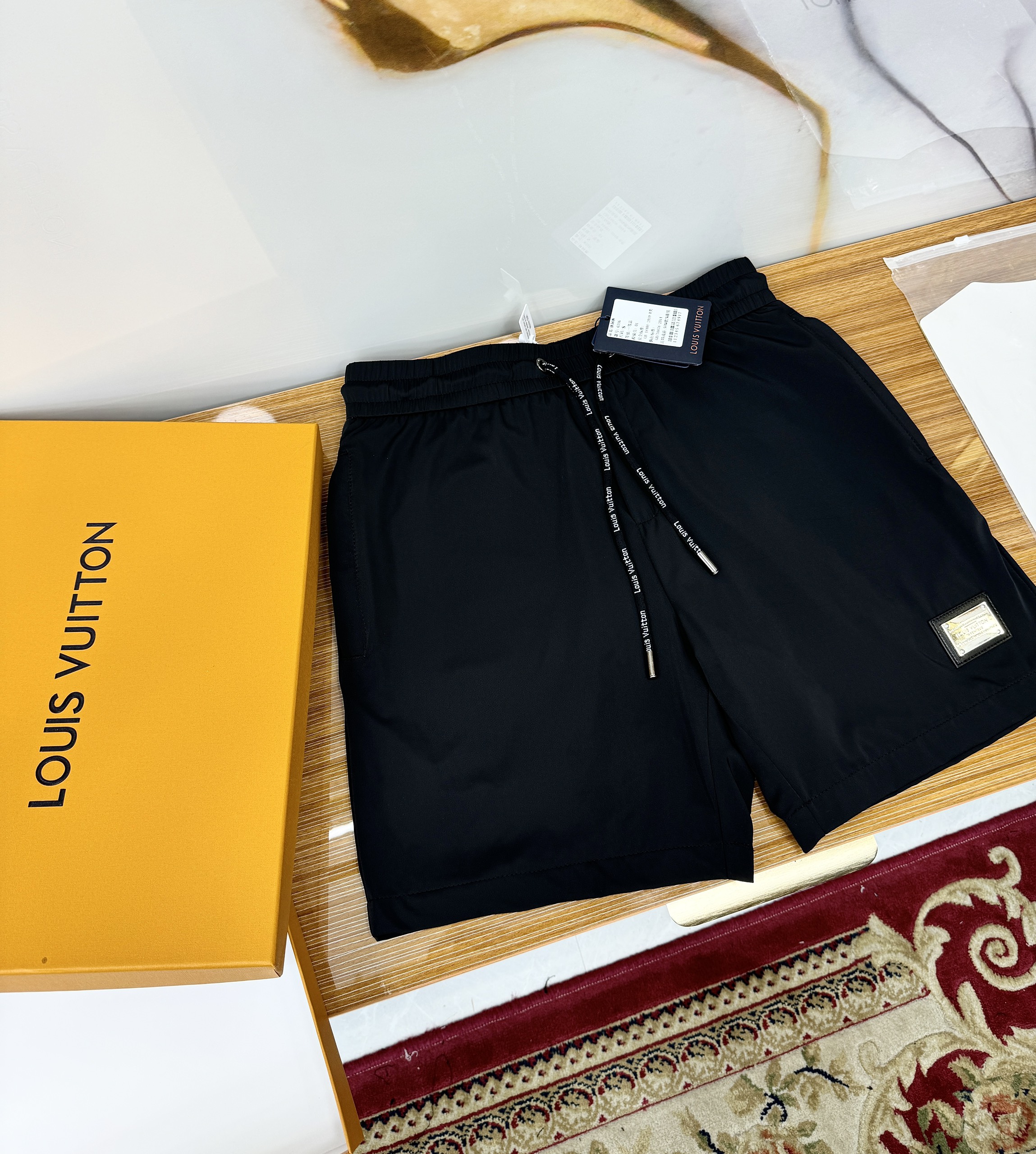 Quần short gió Louis Vuitton LV trơn tag vuông thêu Like Auth 1-1 on web CD