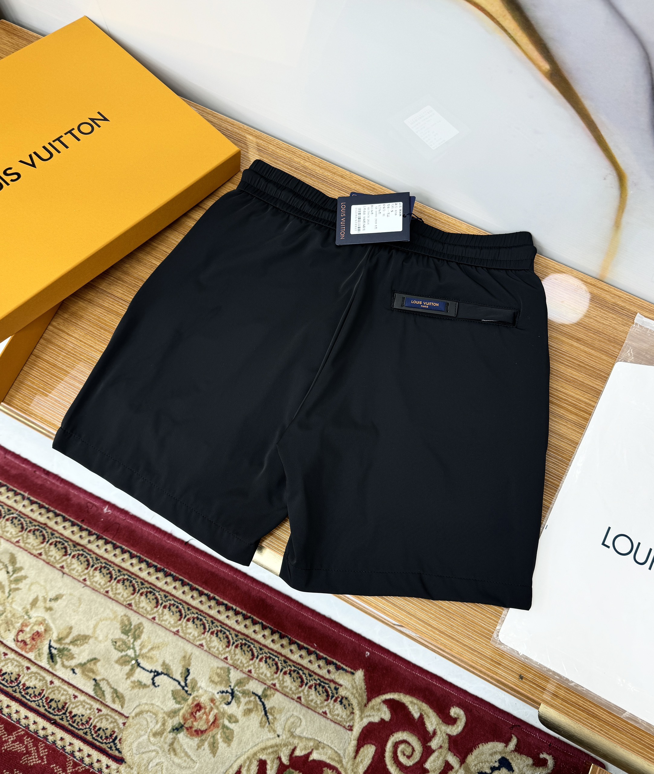 Quần short gió Louis Vuitton LV trơn tag vuông thêu Like Auth 1-1 on web CD