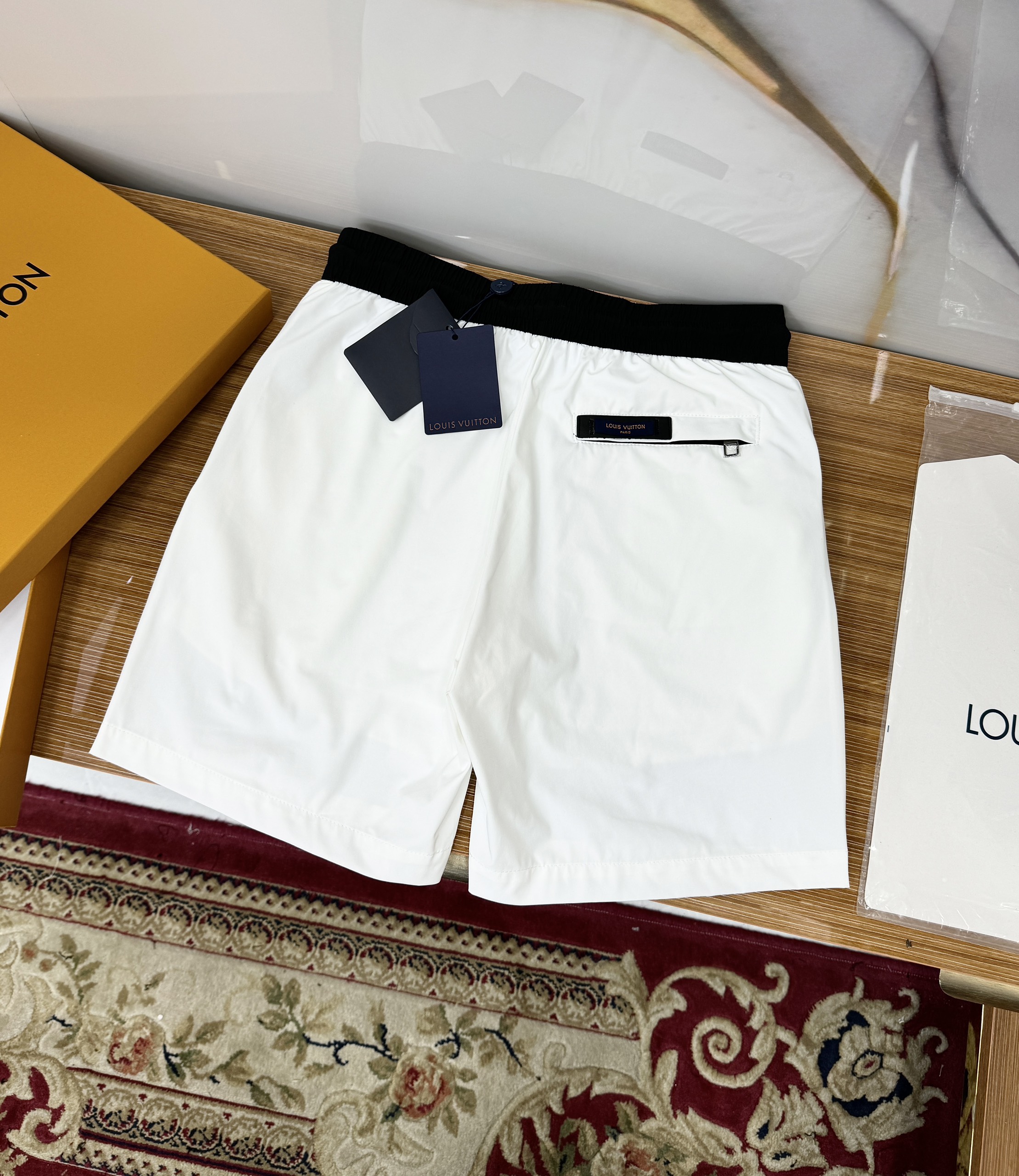 Quần short gió Louis Vuitton LV trơn tag vuông thêu Like Auth 1-1 on web CD