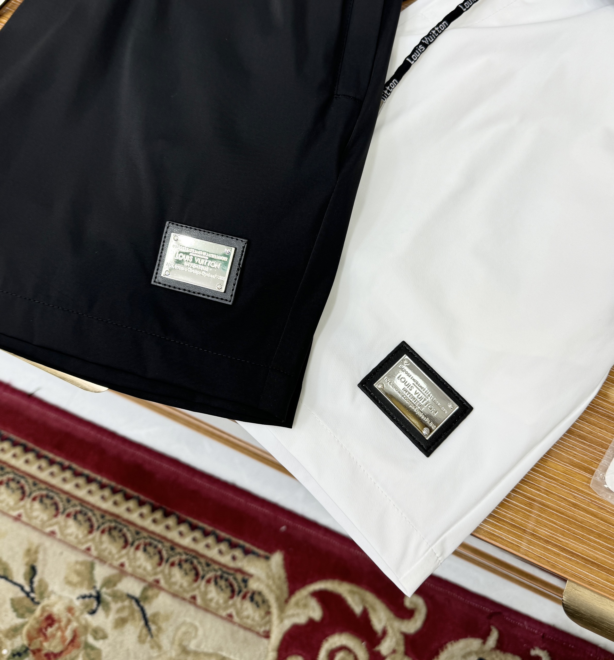 Quần short gió Louis Vuitton LV trơn tag vuông thêu Like Auth 1-1 on web CD