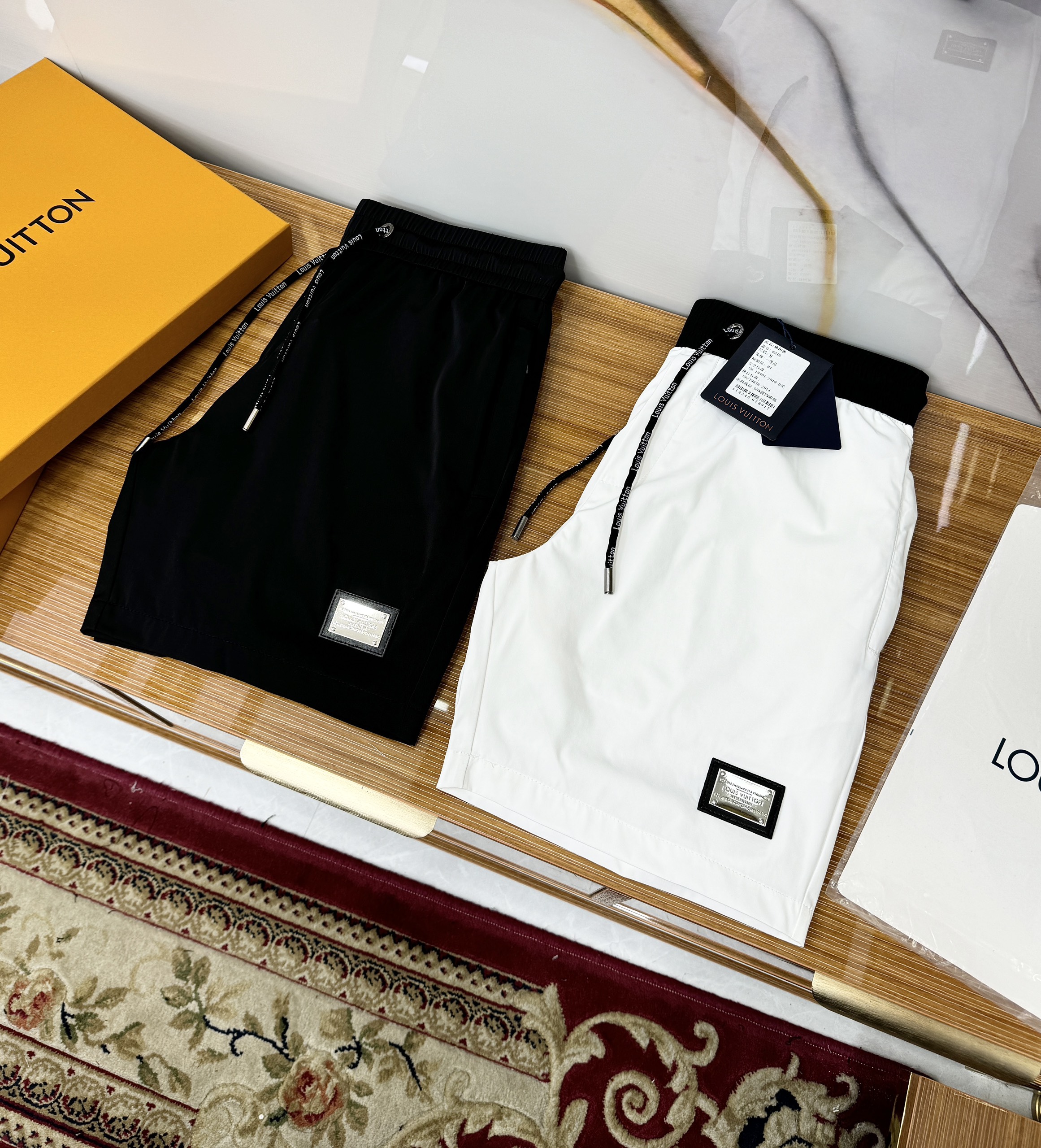 Quần short gió Louis Vuitton LV trơn tag vuông thêu Like Auth 1-1 on web CD