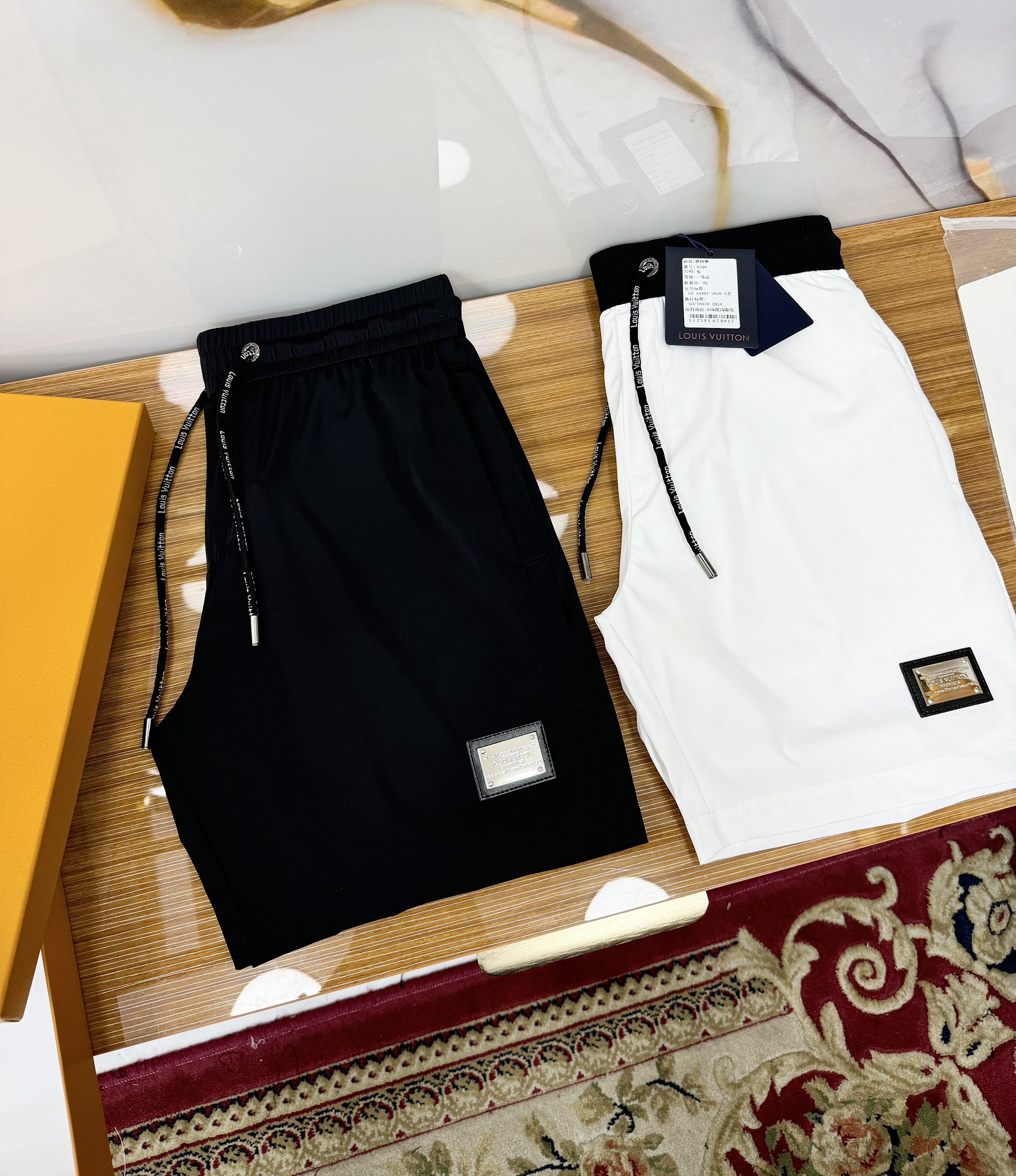 Quần short gió Louis Vuitton LV trơn tag vuông thêu Like Auth 1-1 on web CD