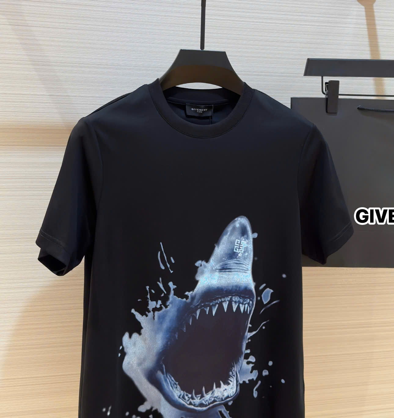 Áo phông T-shirt Givenchy họa tiết cá mập Like Auth on web DDT