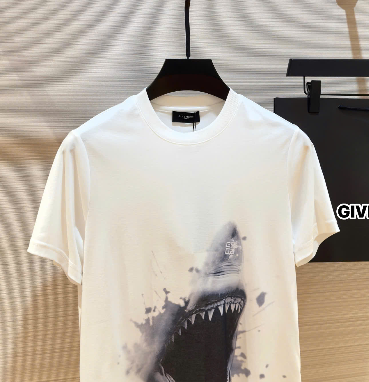 Áo phông T-shirt Givenchy họa tiết cá mập Like Auth on web DDT