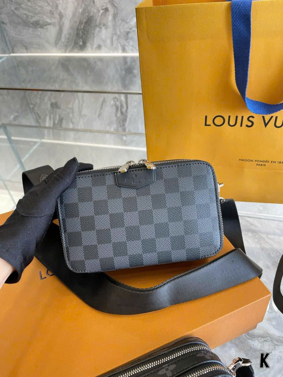 Túi đeo chéo Louis Vuitton LV 2 ngăn khóa họa tiết Like Auth on web fullbox bill thẻ MK