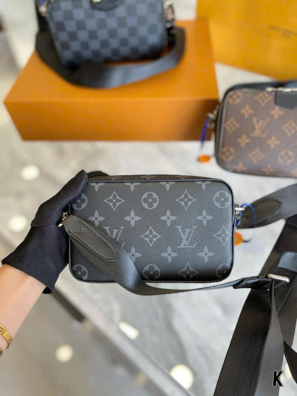 Túi đeo chéo Louis Vuitton LV 2 ngăn khóa họa tiết Like Auth on web fullbox bill thẻ MK