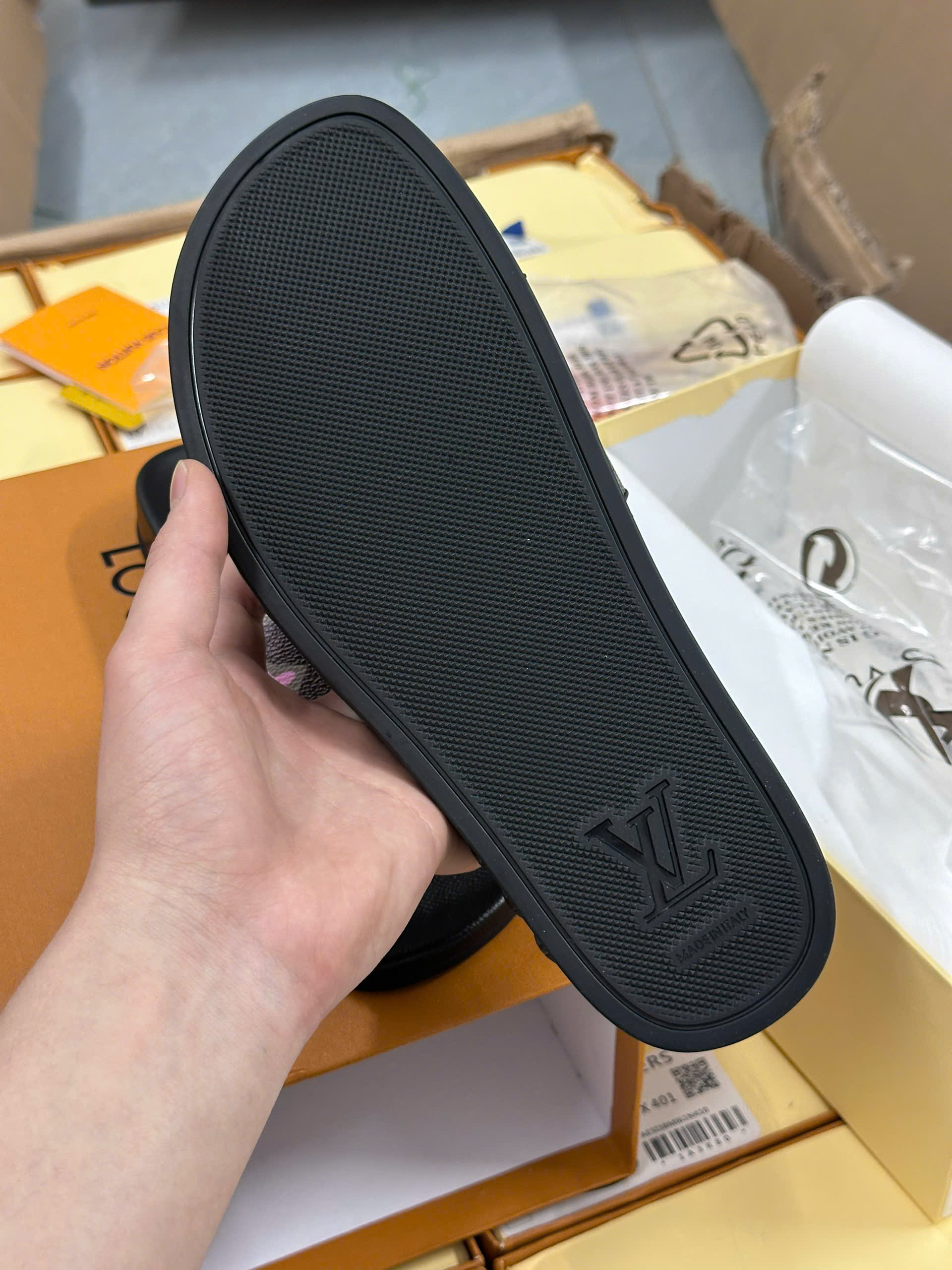 Dép lê quai ngang Louis Vuitton LV họa tiết hoa vân logo màu sắc Like Auth on web fullbox bill thẻ HG