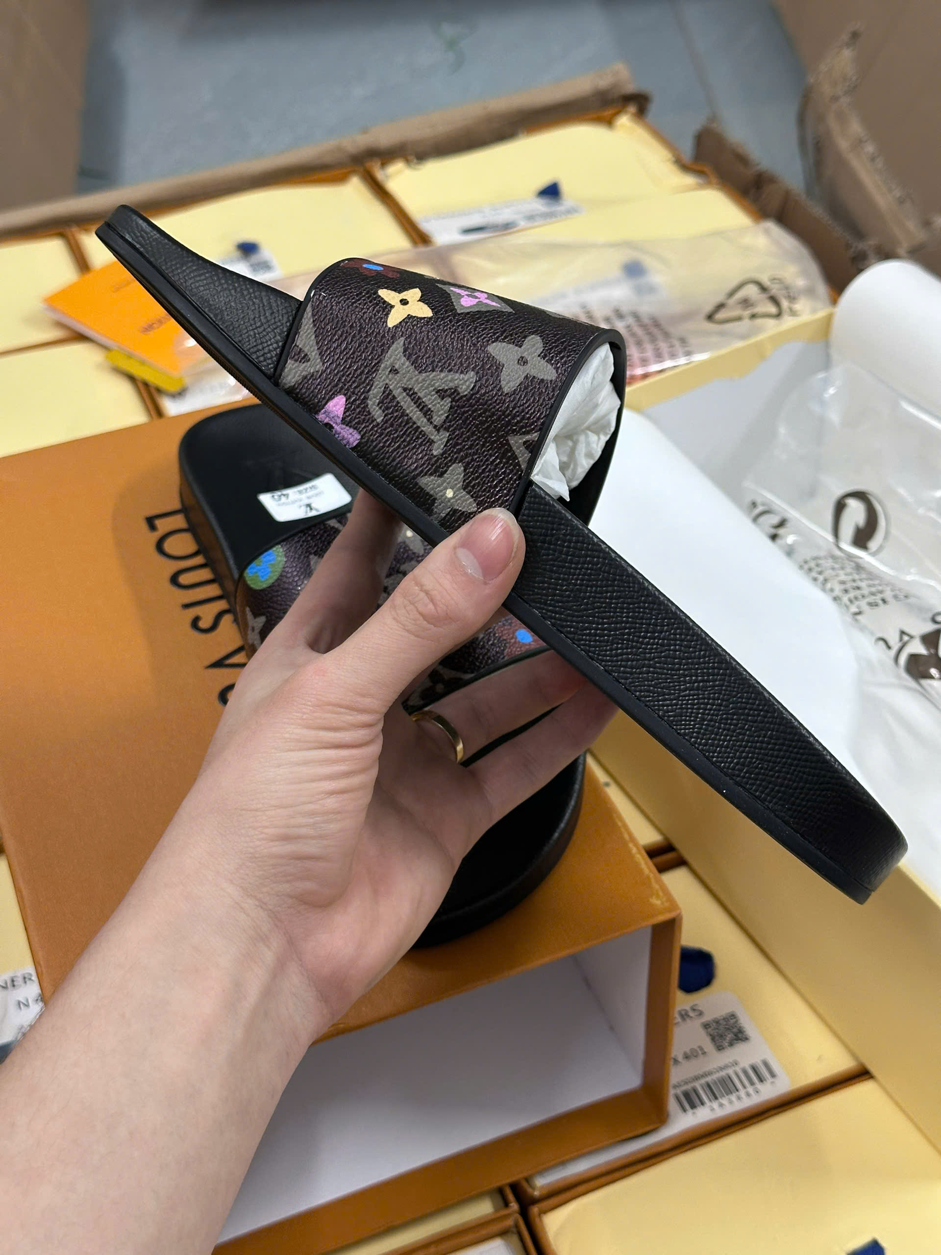 Dép lê quai ngang Louis Vuitton LV họa tiết hoa vân logo màu sắc Like Auth on web fullbox bill thẻ HG