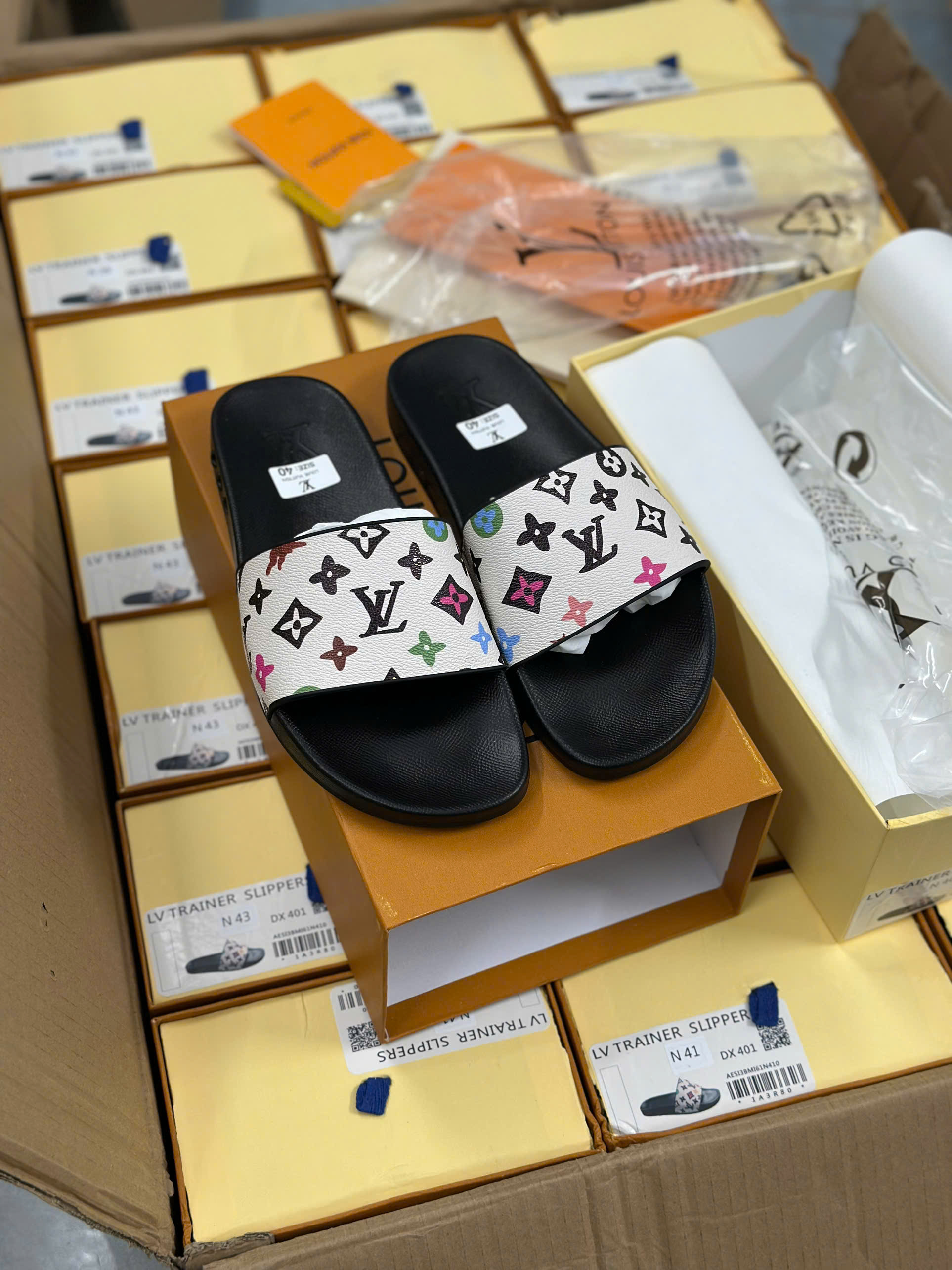 Dép lê quai ngang Louis Vuitton LV họa tiết hoa vân logo màu sắc Like Auth on web fullbox bill thẻ HG