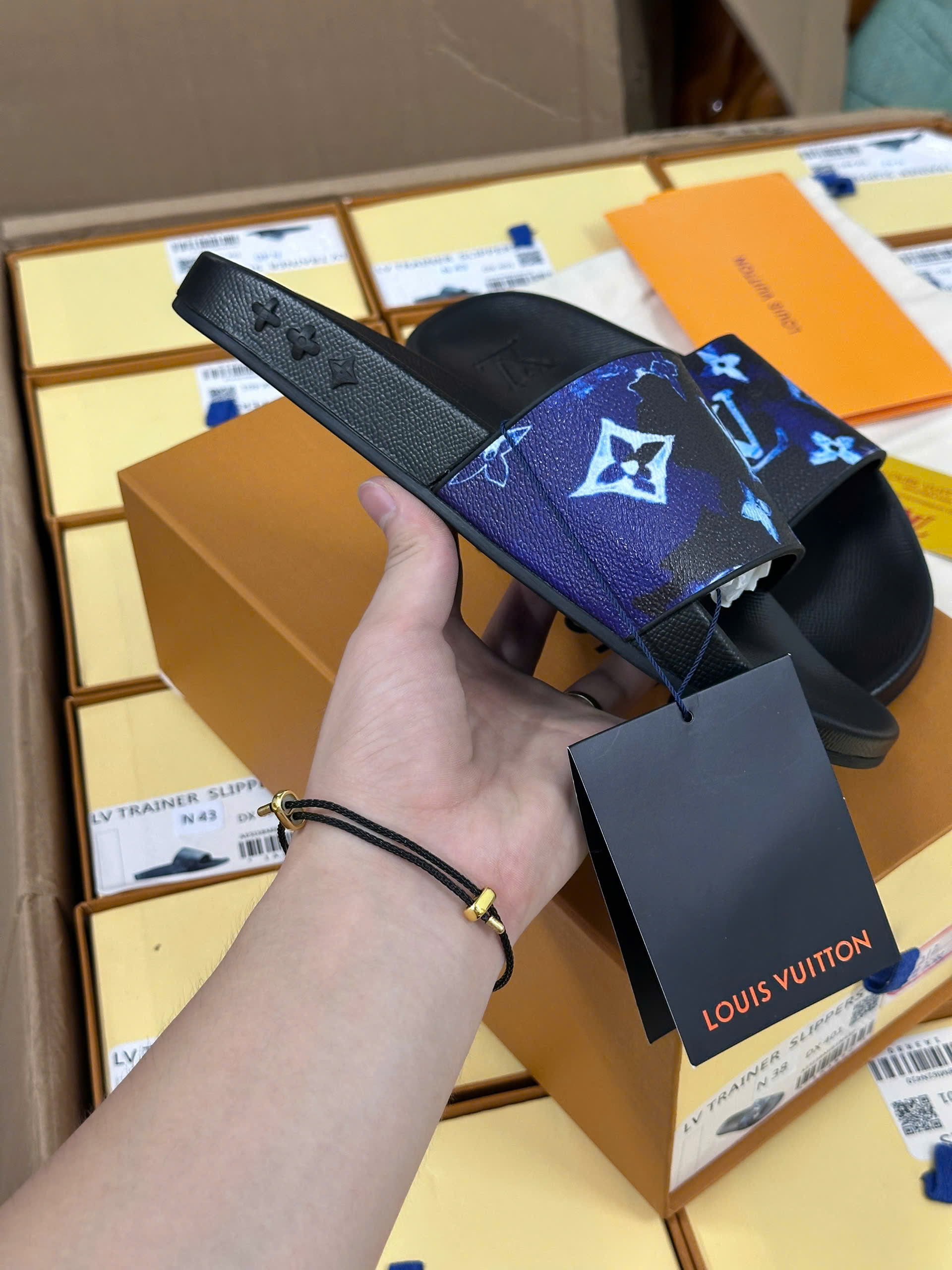 Dép lê quai ngang Louis Vuitton LV họa tiết hoa vân logo màu sắc Like Auth on web fullbox bill thẻ HG