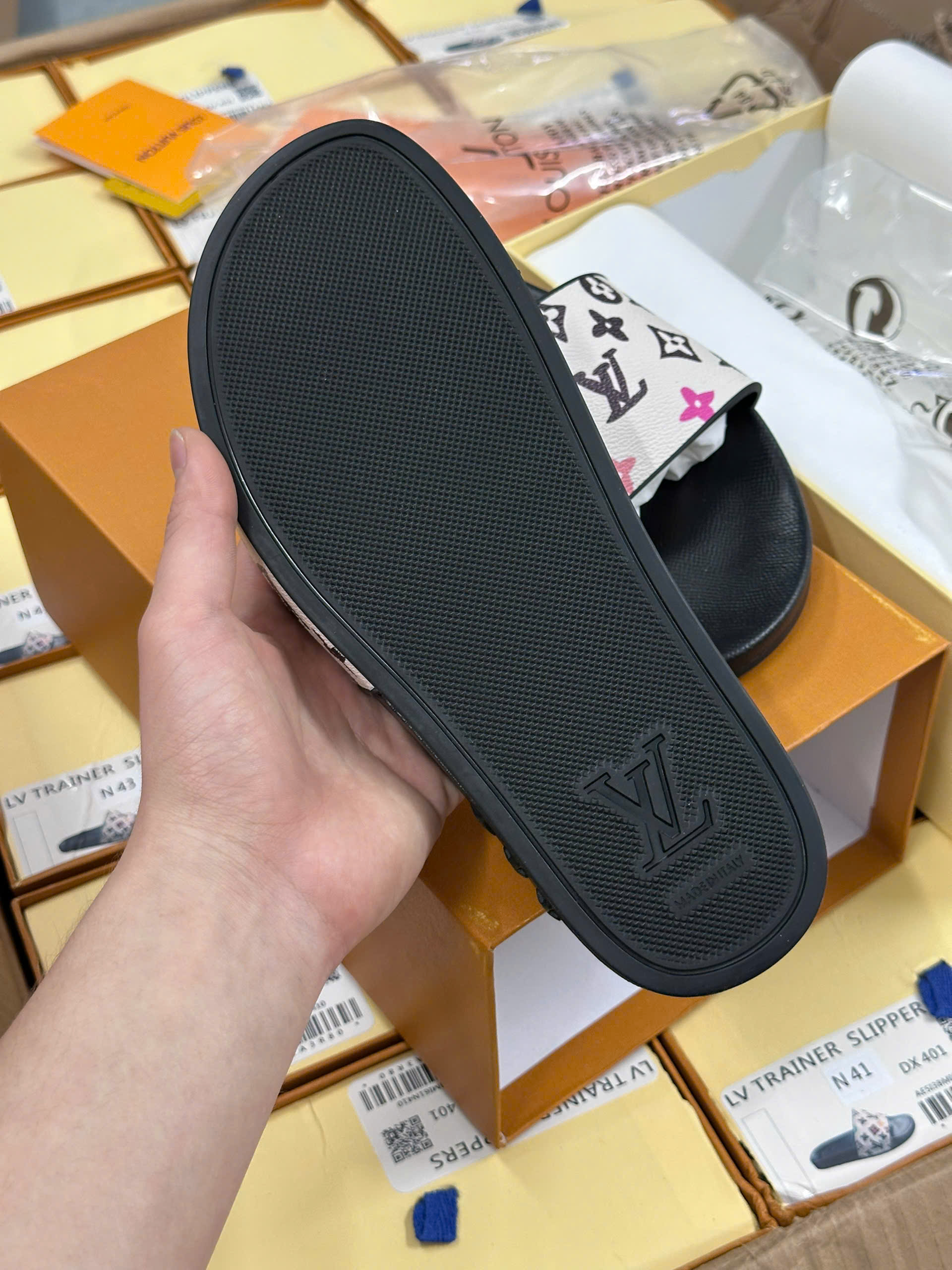 Dép lê quai ngang Louis Vuitton LV họa tiết hoa vân logo màu sắc Like Auth on web fullbox bill thẻ HG