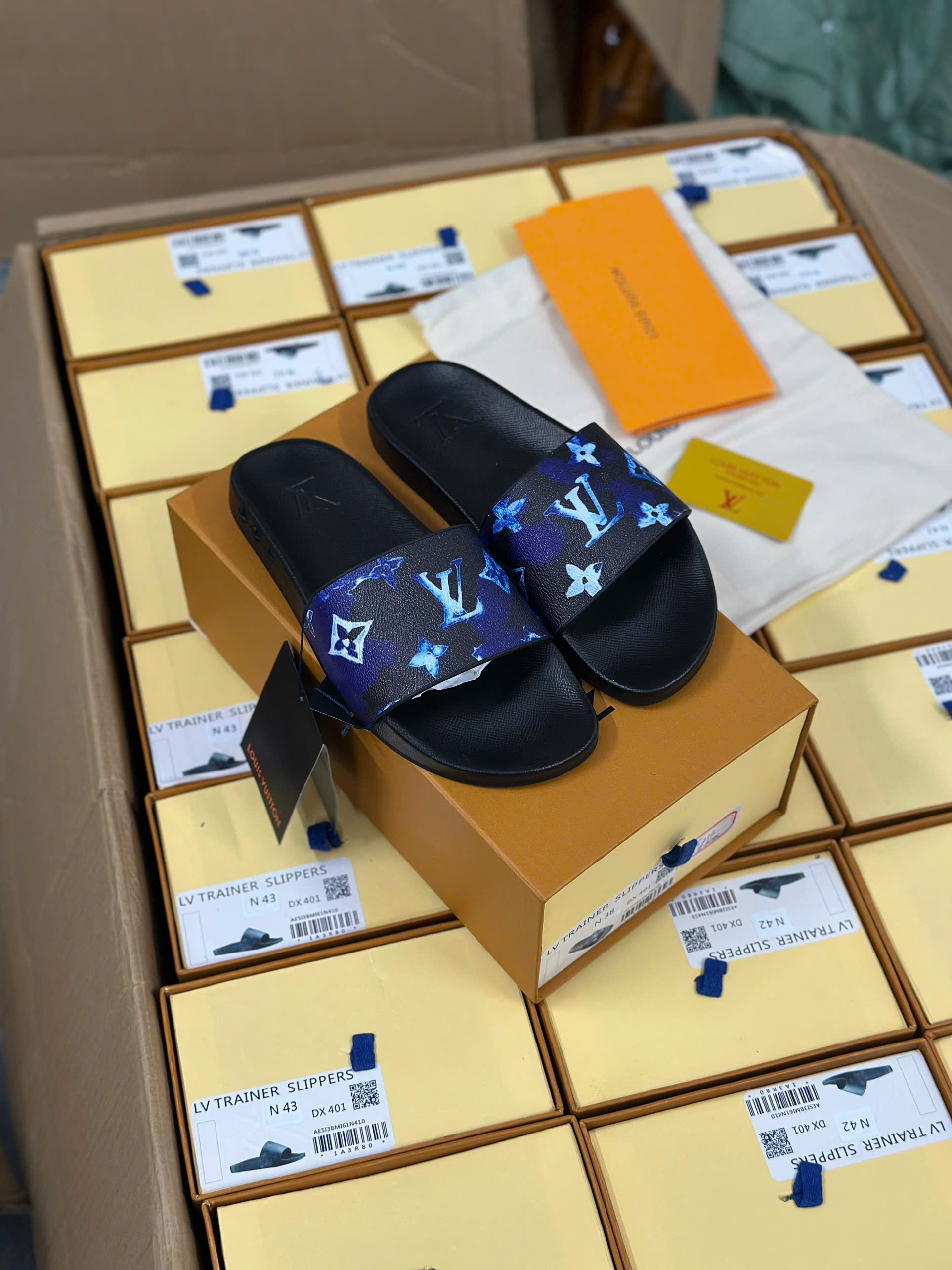Dép lê quai ngang Louis Vuitton LV họa tiết hoa vân logo màu sắc Like Auth on web fullbox bill thẻ HG