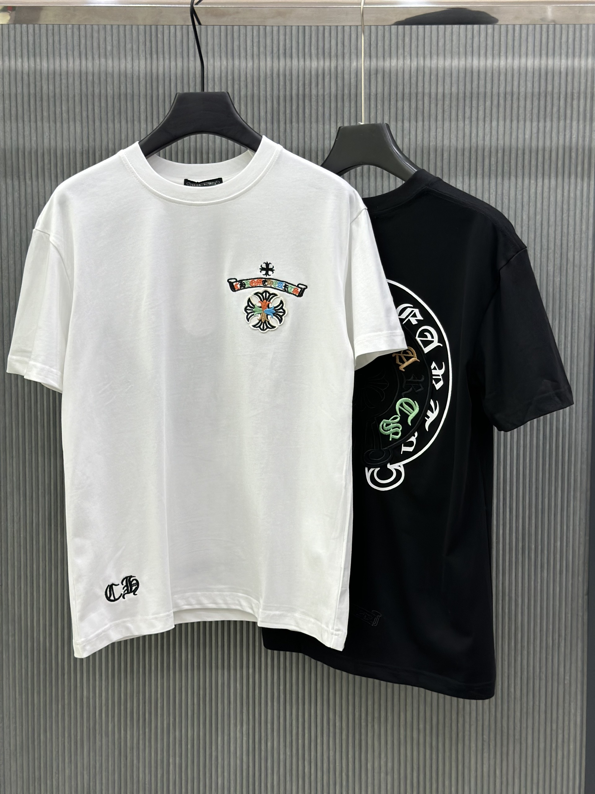 Áo phông T-shirt Chrome Heart CH logo màu thêu nổi Like Auth on web VTN