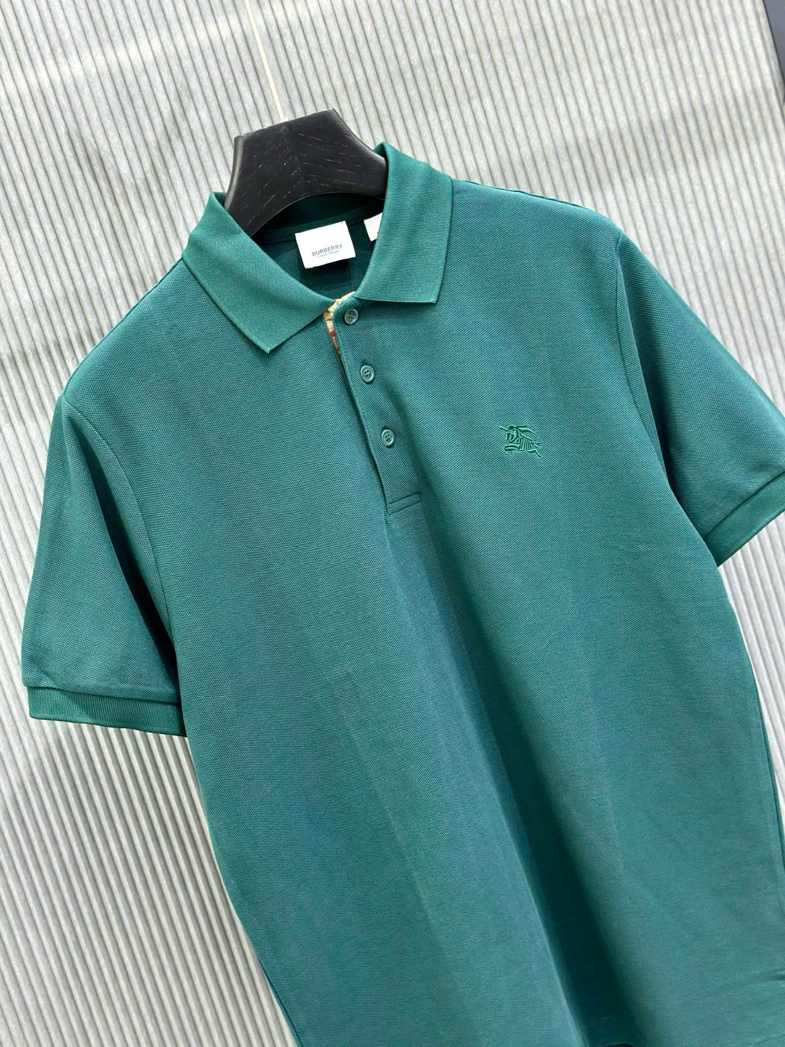 Áo polo Burberry BBR Xanh lá logo thêu ngực kẻ sọc dọc khuy Like Auth 1-1 on web VTN