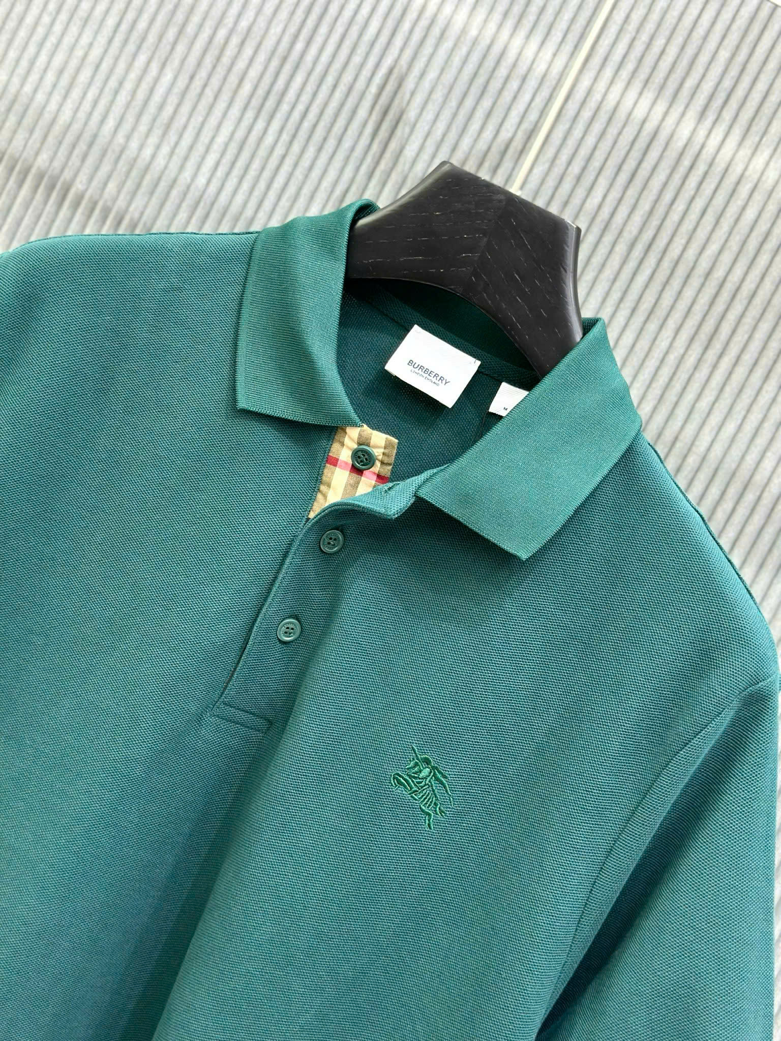 Áo polo Burberry BBR Xanh lá logo thêu ngực kẻ sọc dọc khuy Like Auth 1-1 on web VTN