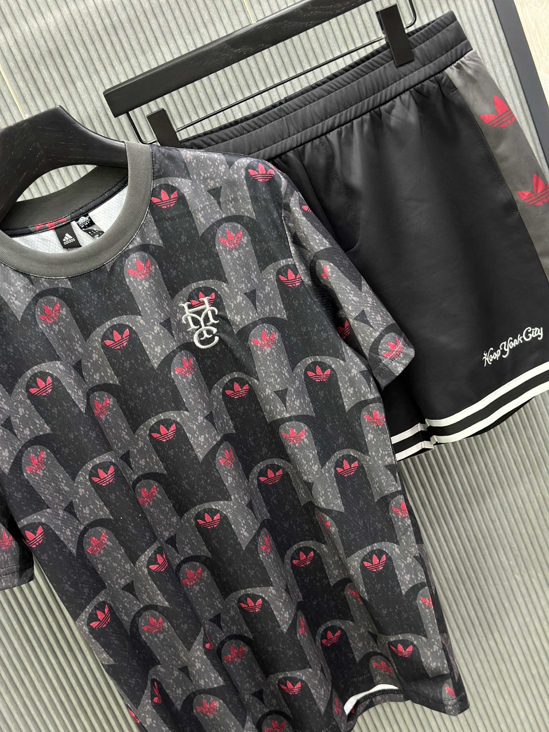 Bộ, Set hè Adidas A Đen họa tiết logo Đỏ Like Auth on web VTN