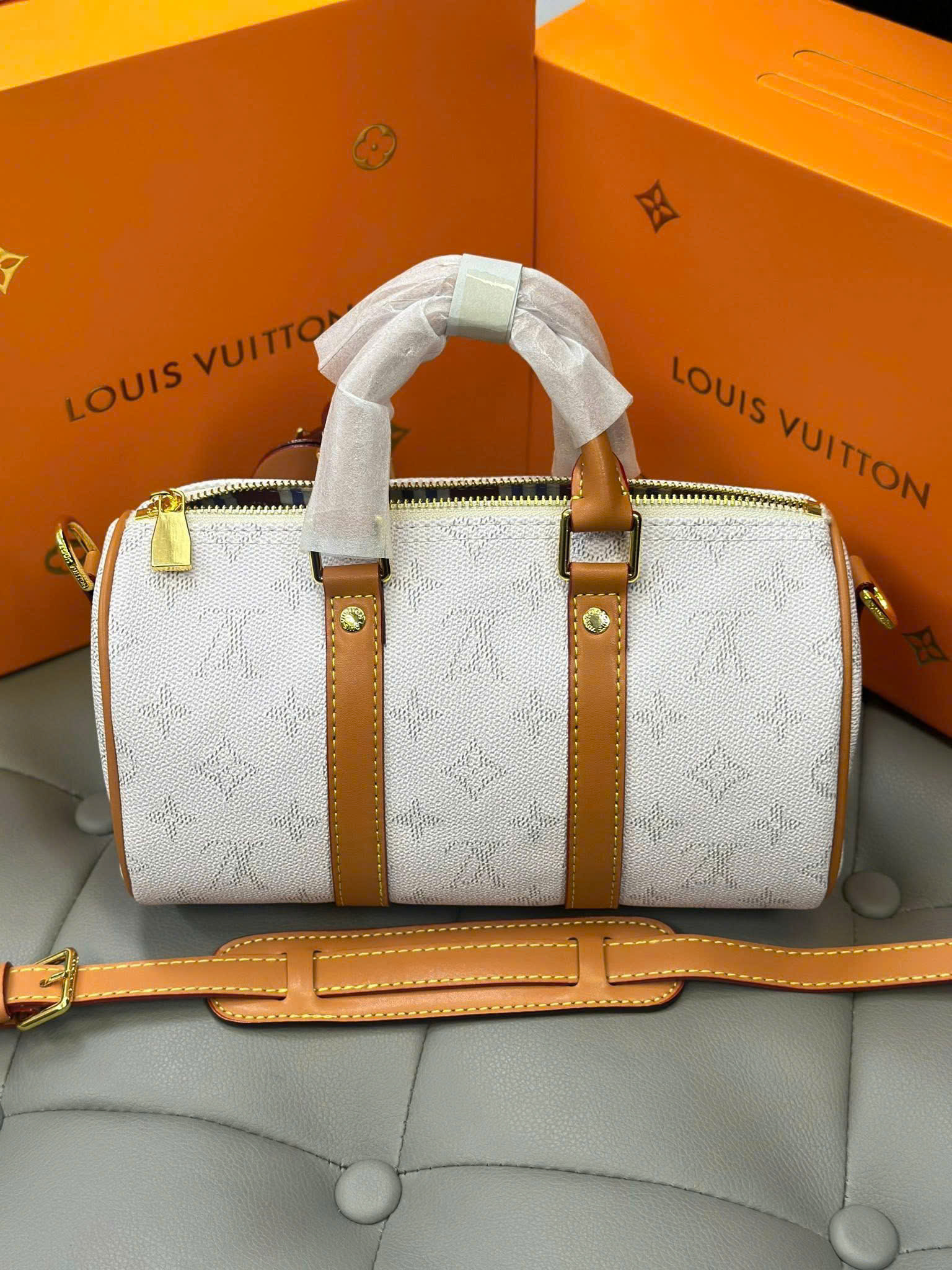 Túi trống mini đeo chéo, cầm tay Louis Vuitton LV Trắng họa tiết hoa vân logo viền dây Nâu Like Auth on web fullbox bill thẻ PLD