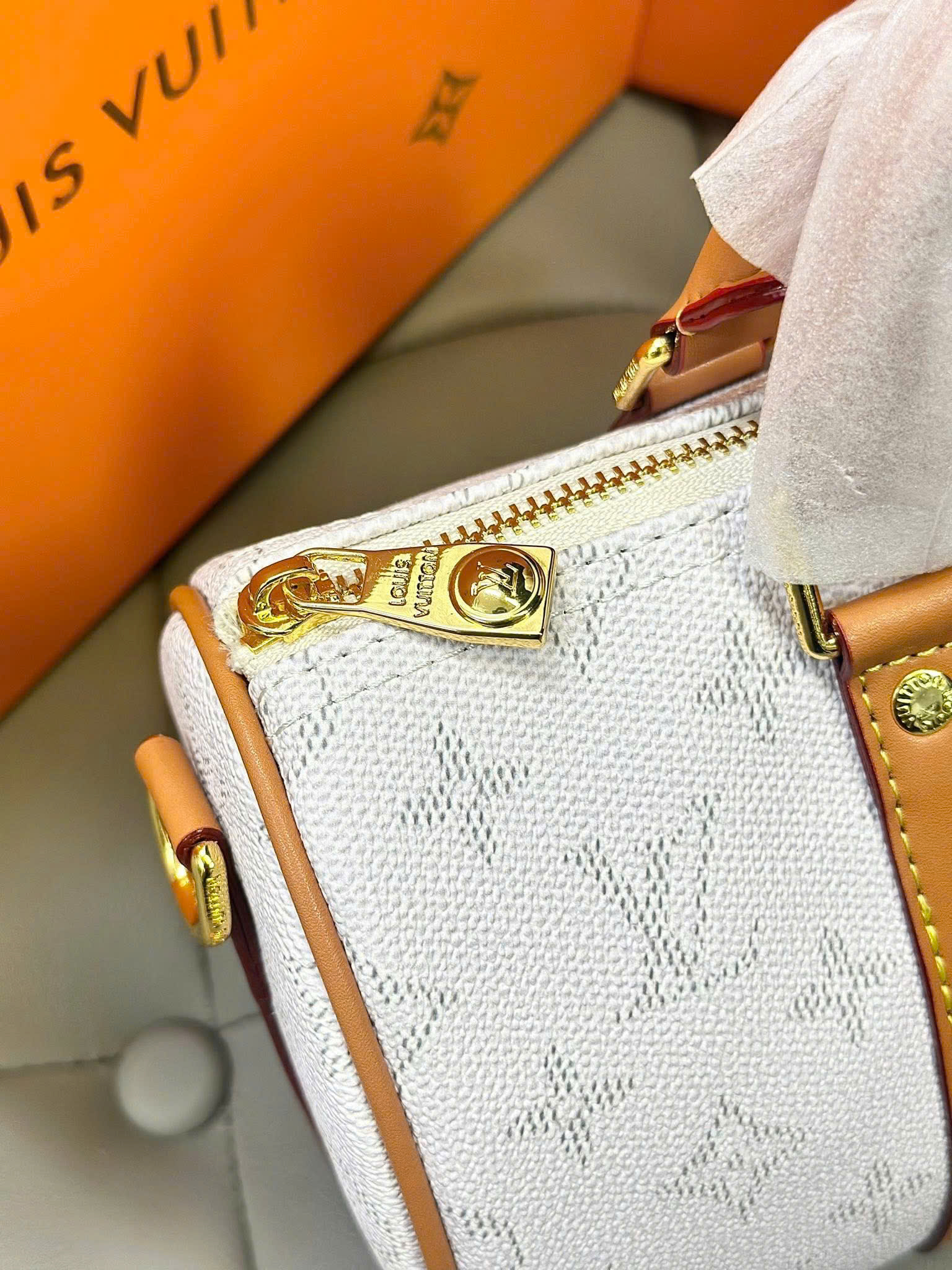 Túi trống mini đeo chéo, cầm tay Louis Vuitton LV Trắng họa tiết hoa vân logo viền dây Nâu Like Auth on web fullbox bill thẻ PLD