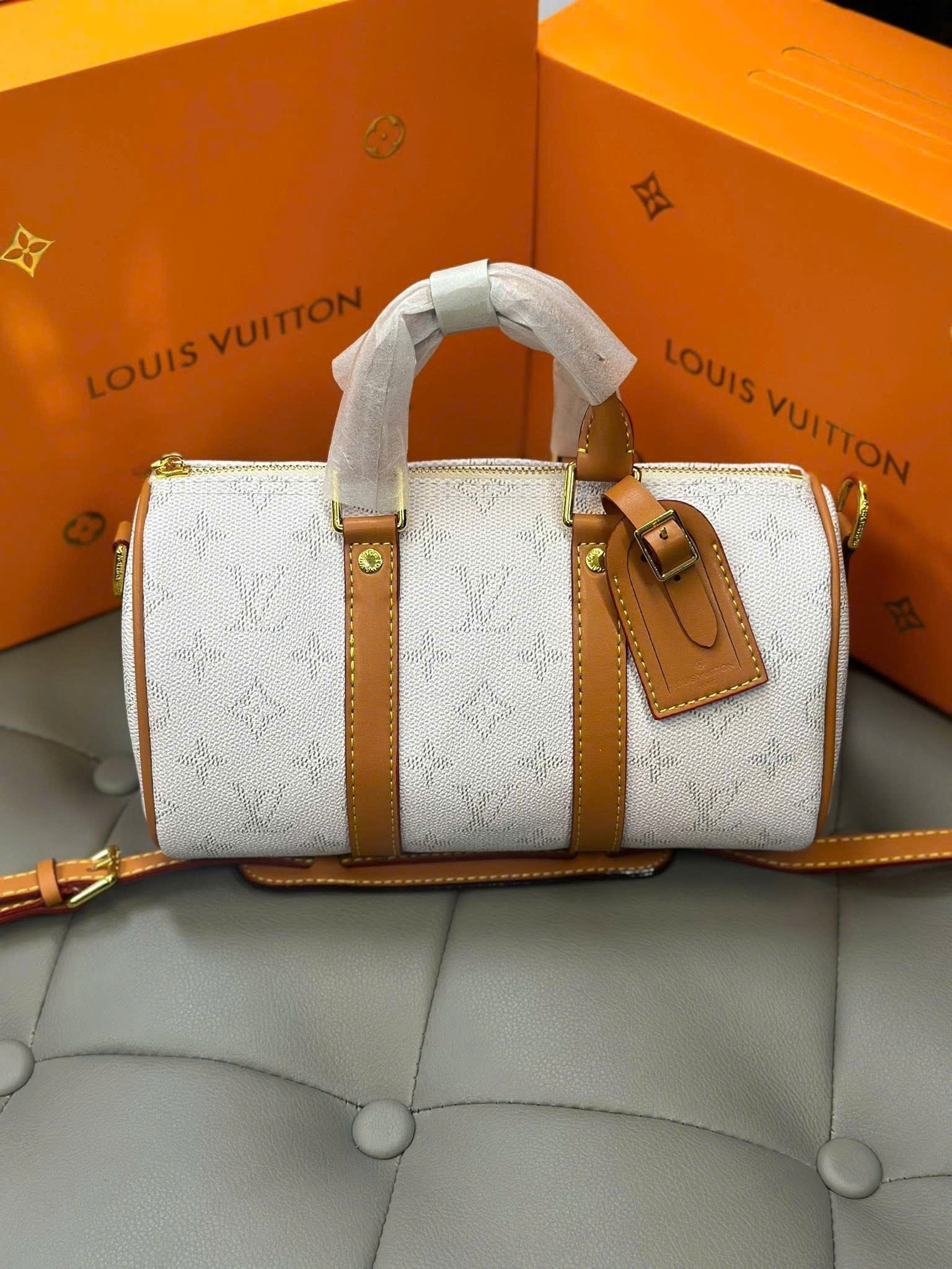 Túi trống mini đeo chéo, cầm tay Louis Vuitton LV Trắng họa tiết hoa vân logo viền dây Nâu Like Auth on web fullbox bill thẻ PLD